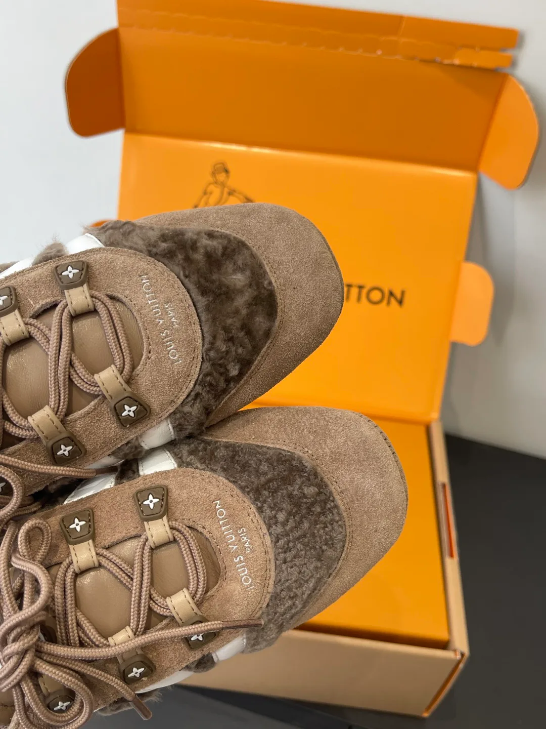 Кроссовки Женские Louis Vuitton 1595072