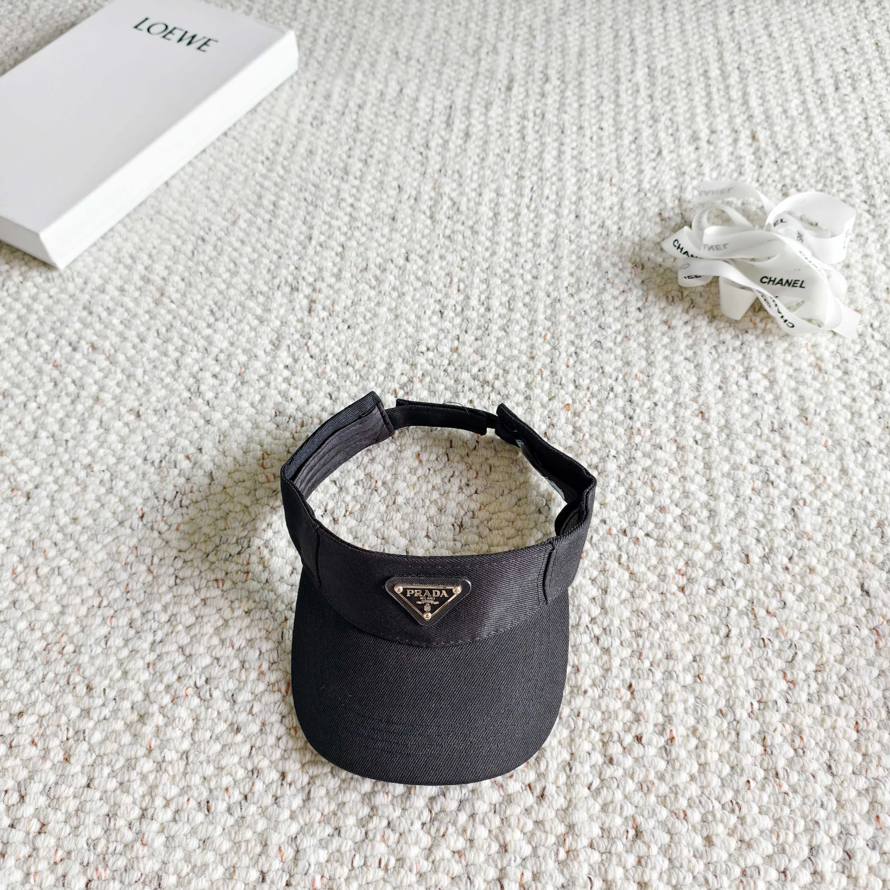 Головные Уборы Prada 17498305