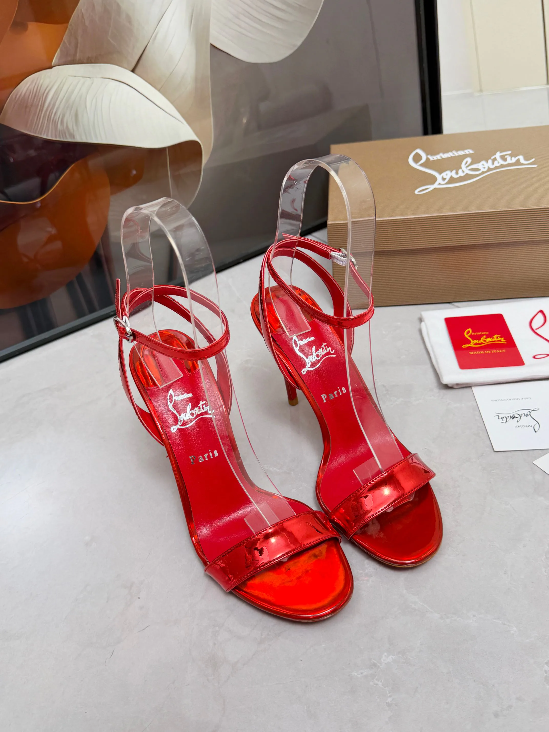 Босоножки Женские Christian Louboutin 18739804