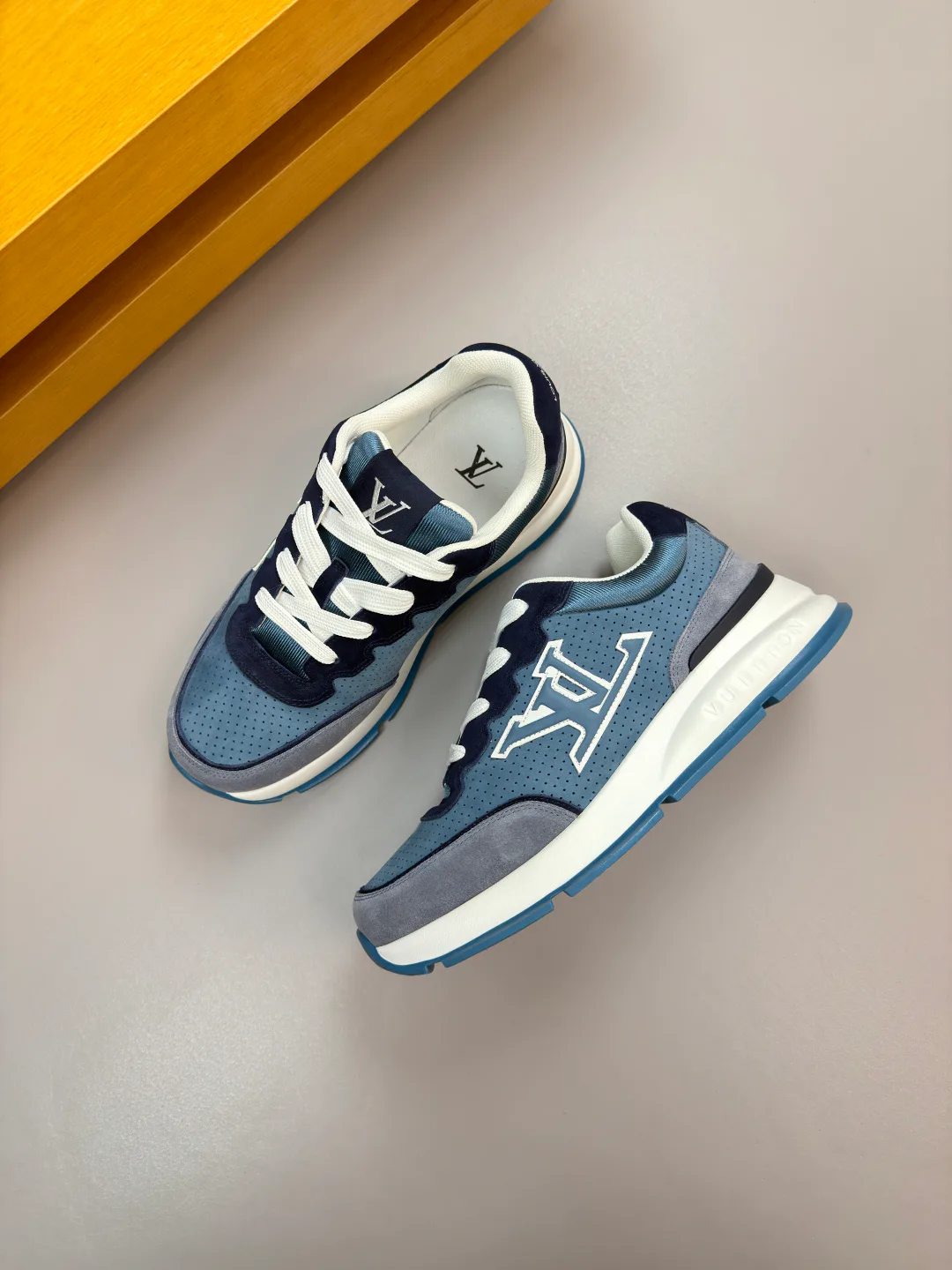 Кроссовки Мужские Louis Vuitton 9898482