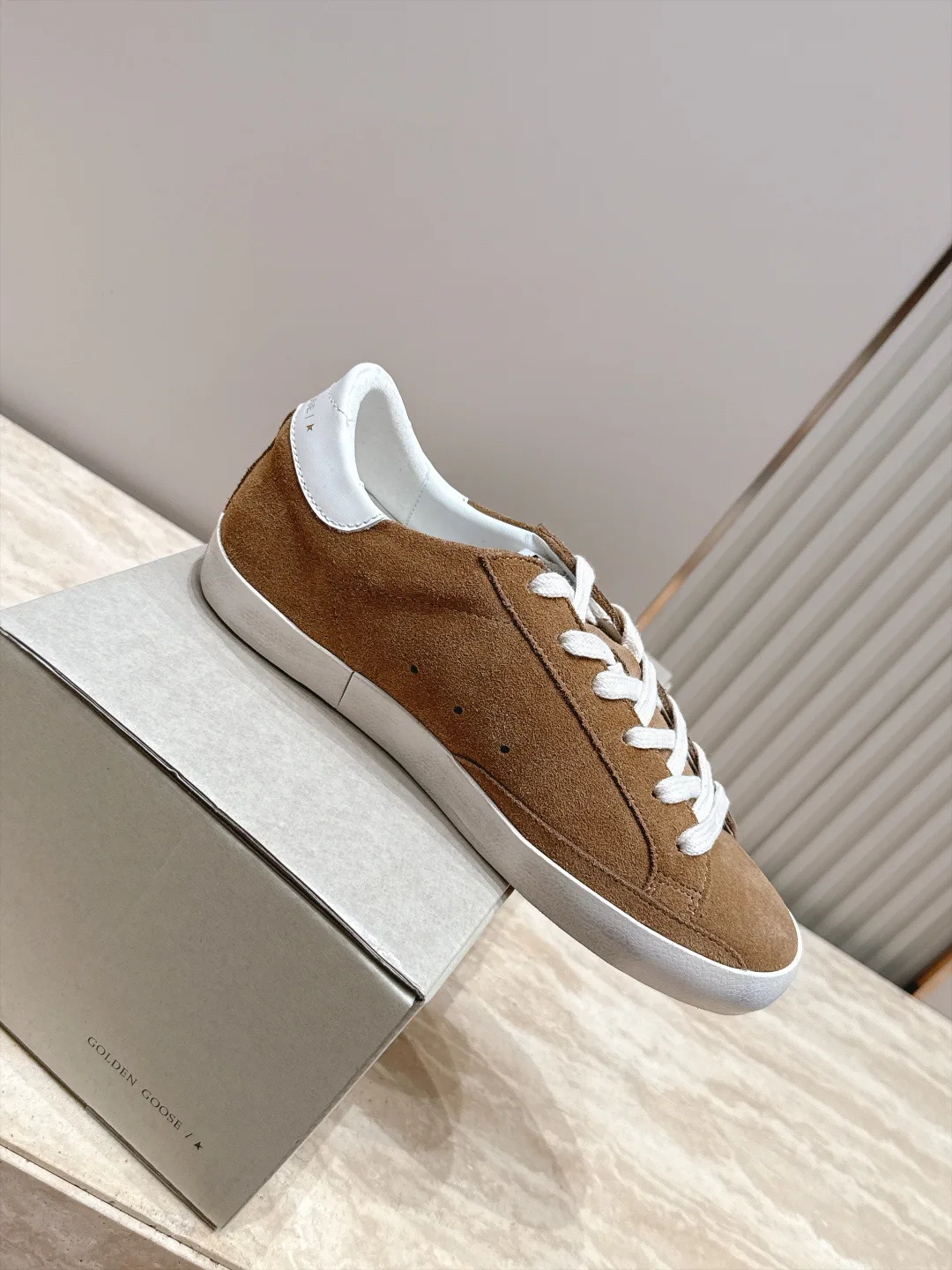 Кроссовки Женские Golden Goose 17963437