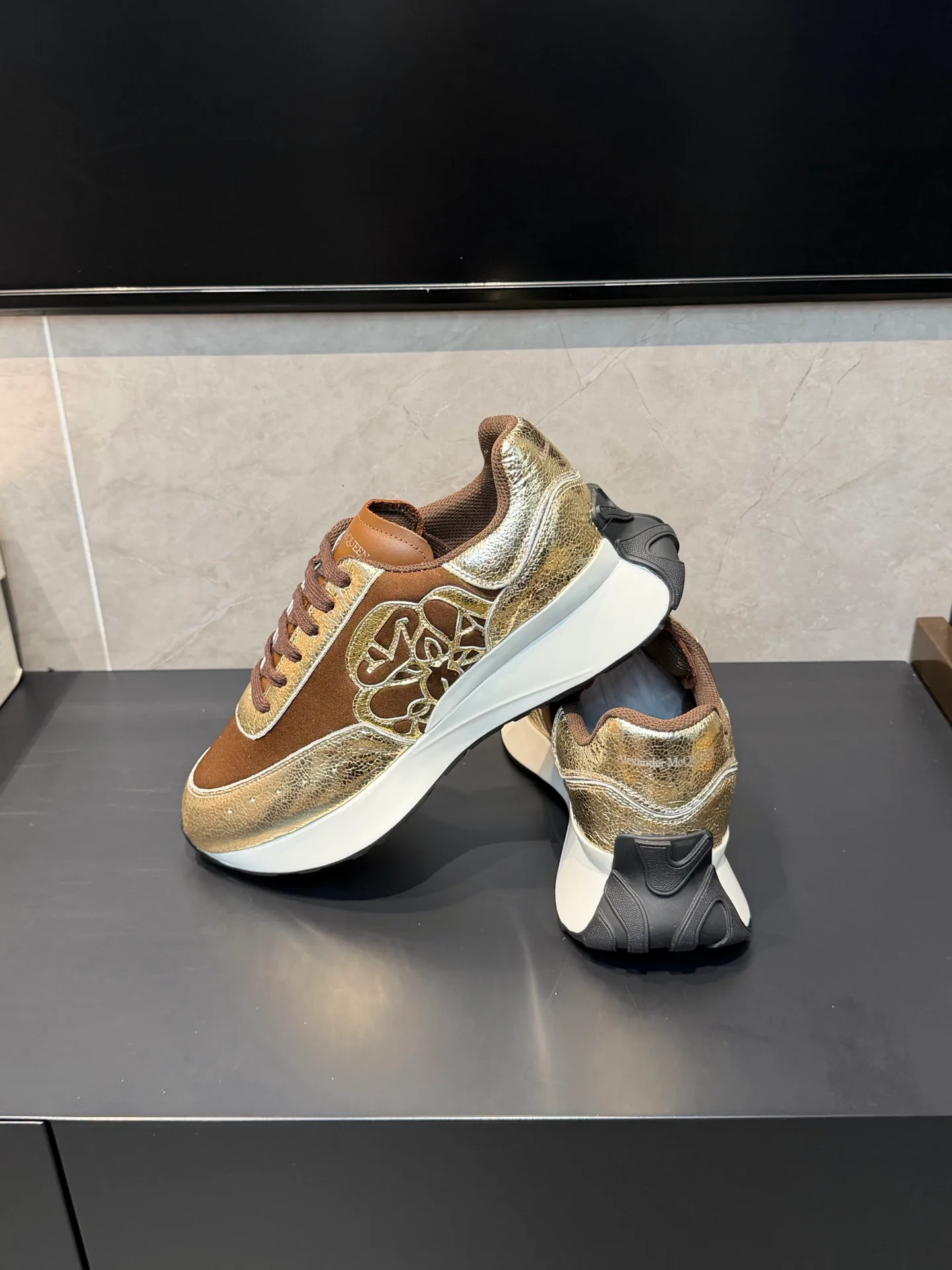 Кроссовки Женские Alexander Mcqueen 18891467