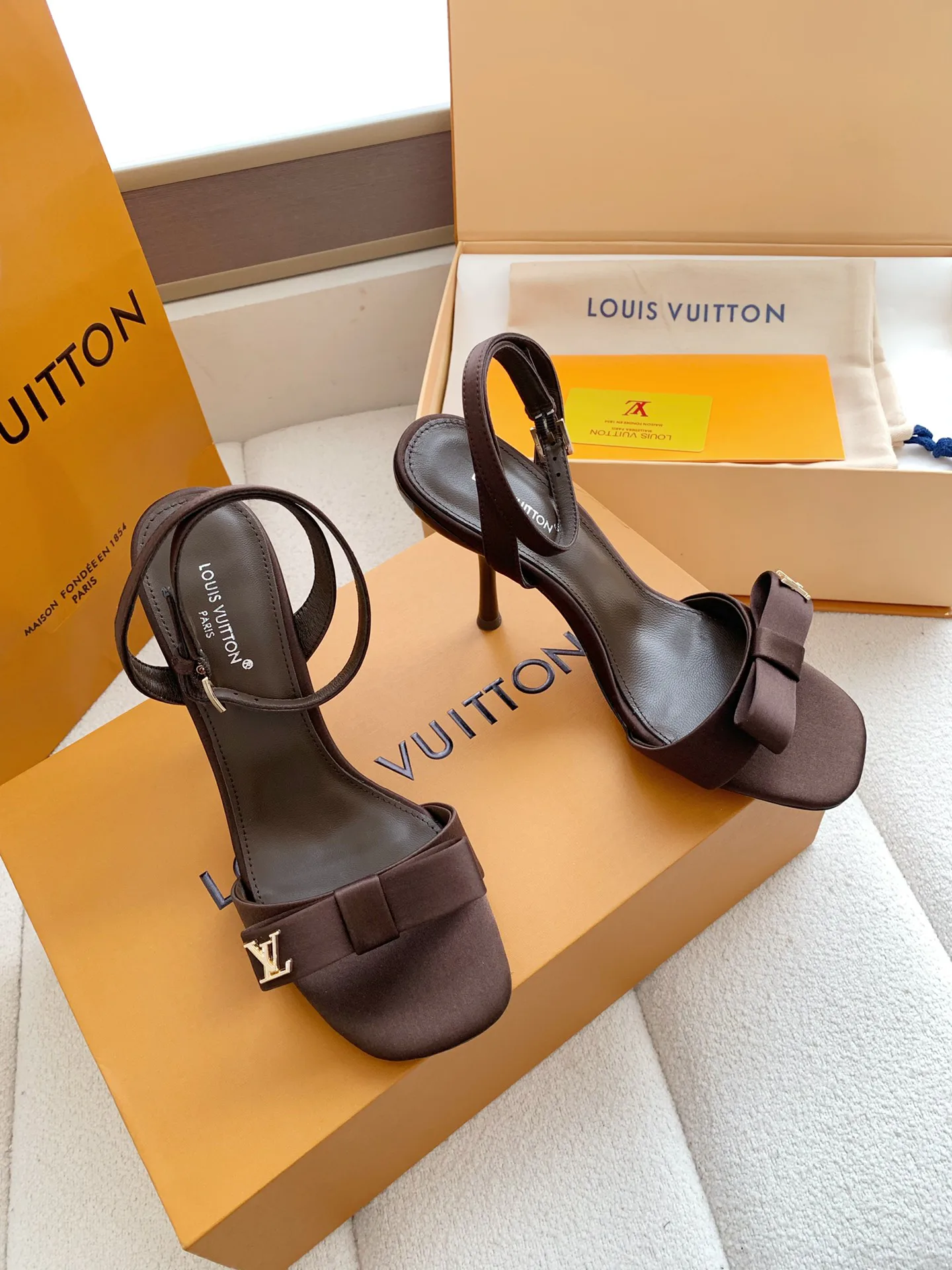 Босоножки Женские Louis Vuitton 11808990