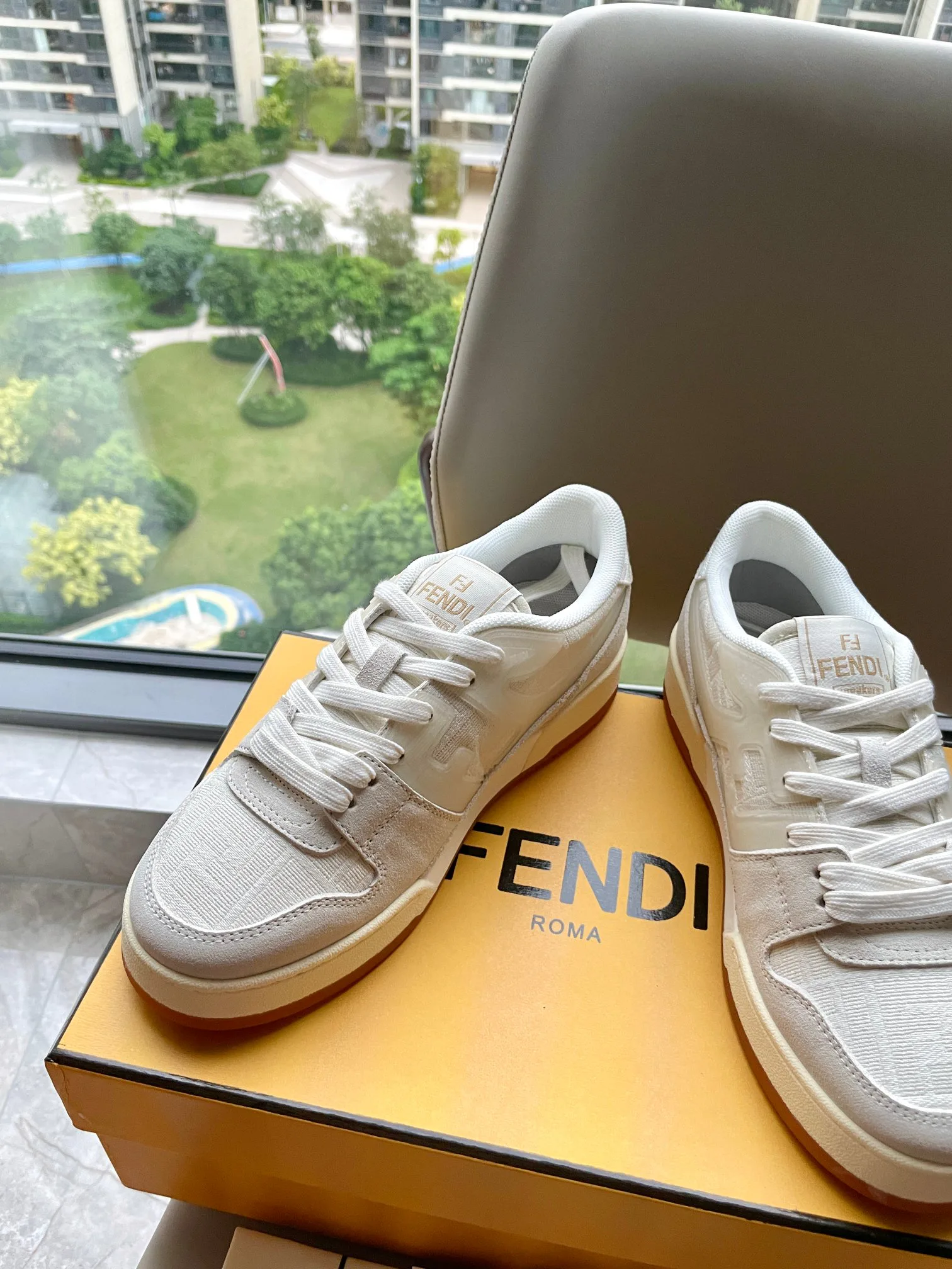 Кроссовки Женские Fendi 10822607