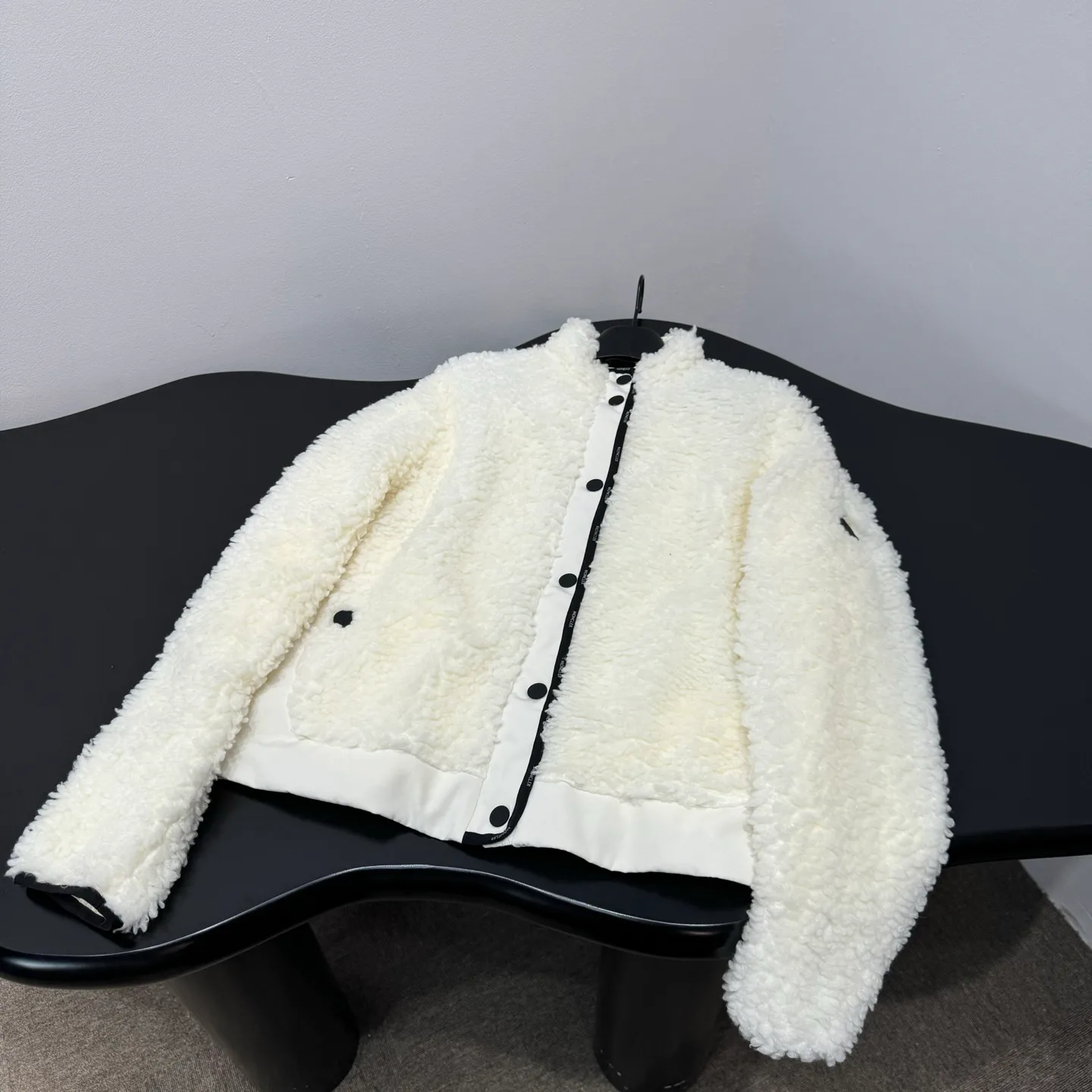Куртки И Пуховики Женские Moncler 18679058