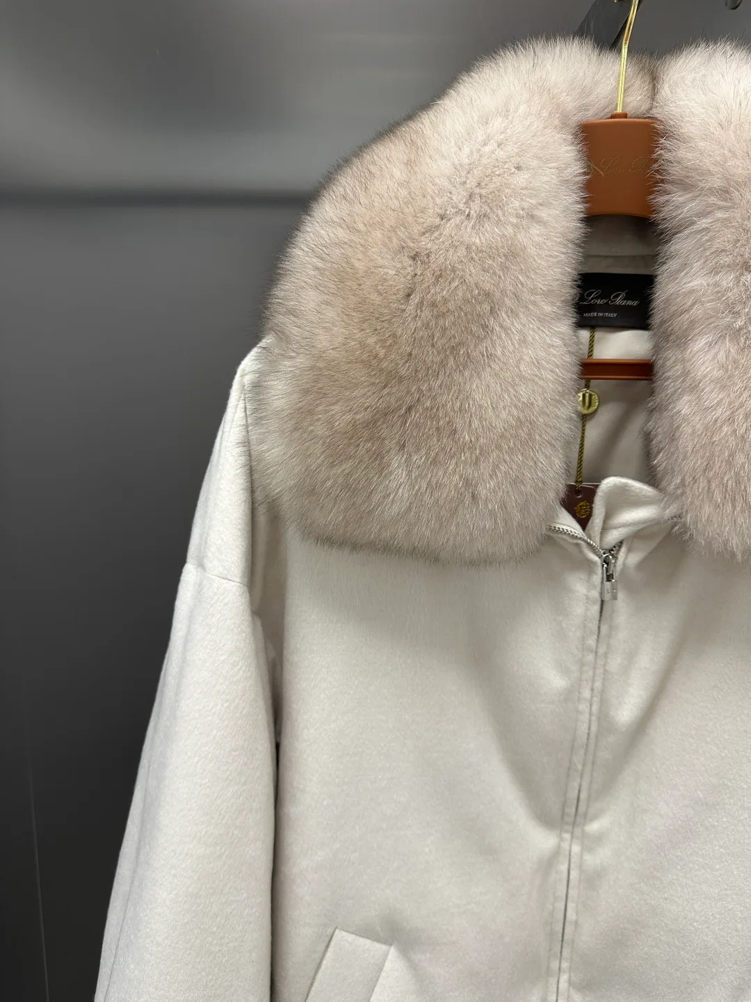 Куртки И Пуховики Женские Loro Piana 18702447