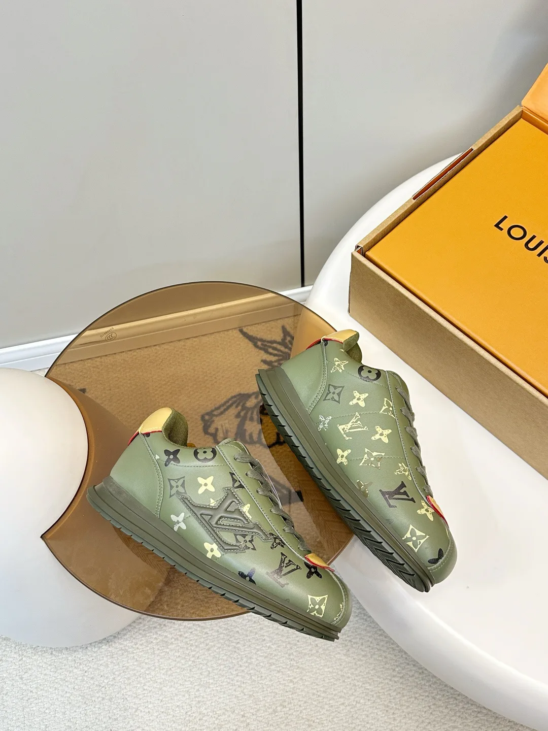 Кроссовки Женские Louis Vuitton 4948532