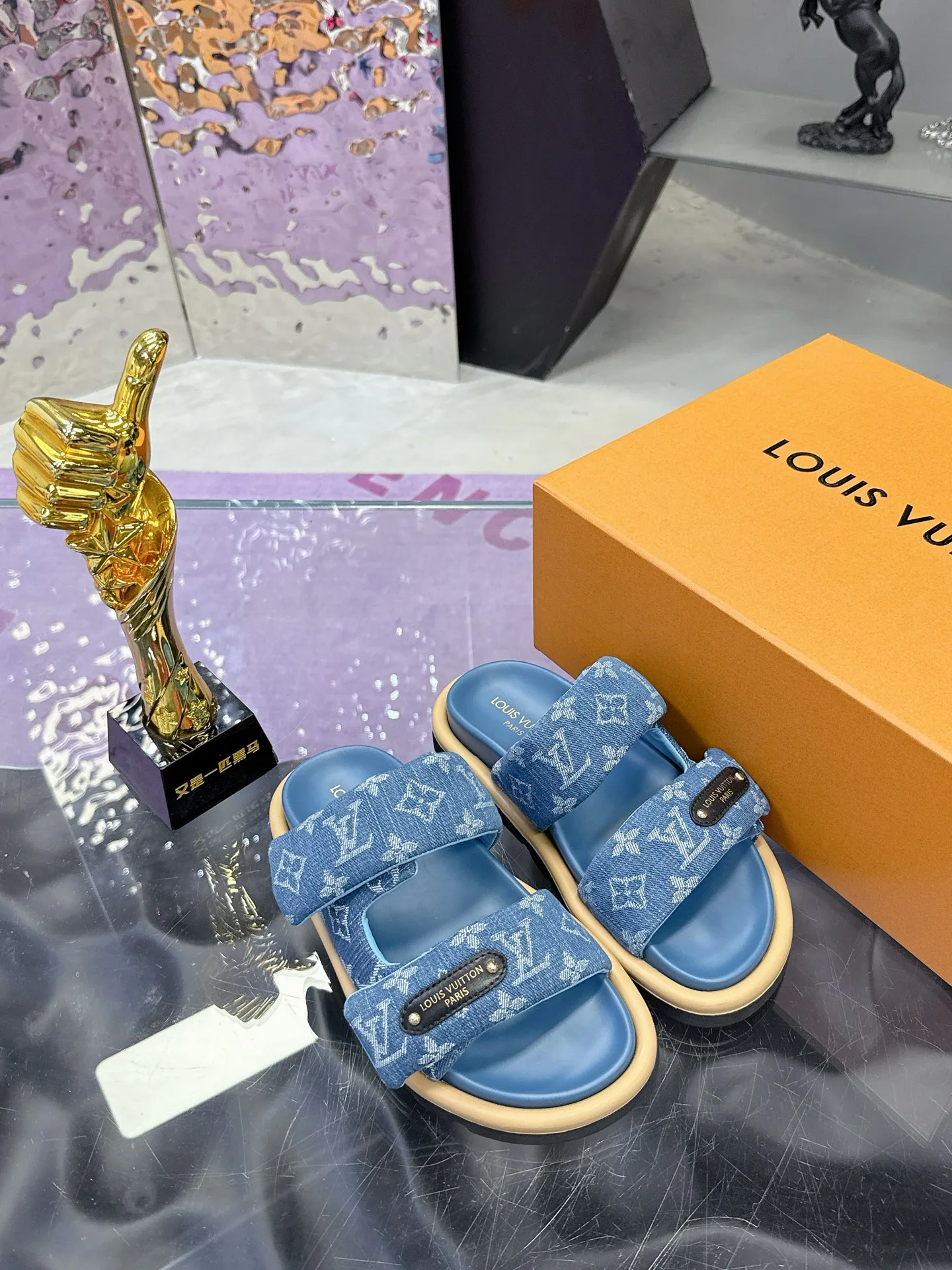 Шлепанцы Женские Louis Vuitton 17530457