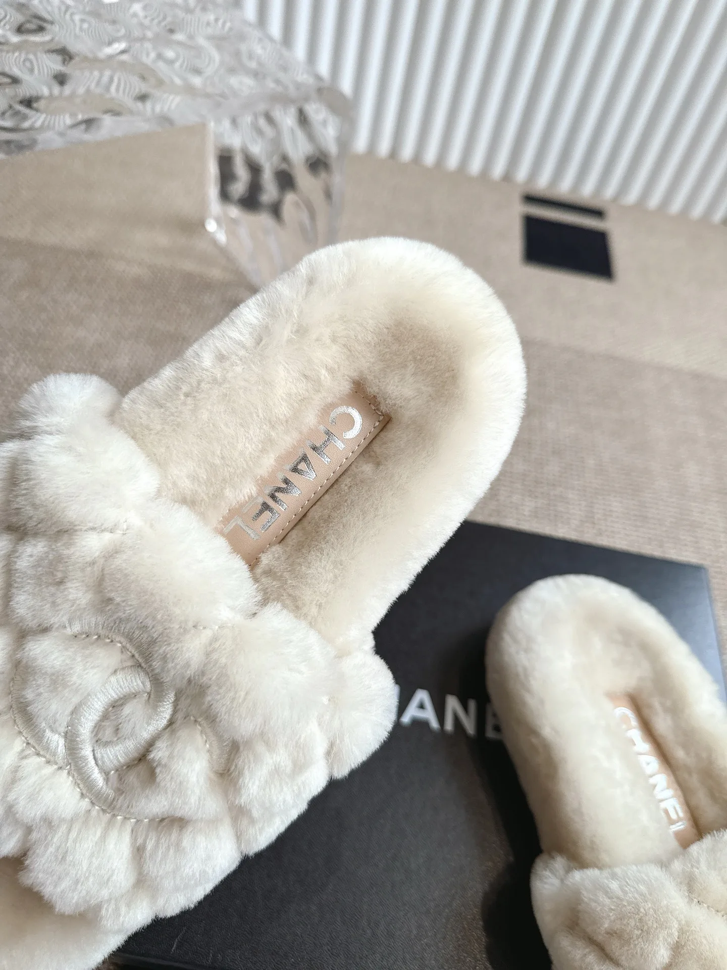 Тапочки Женские Chanel 18324637