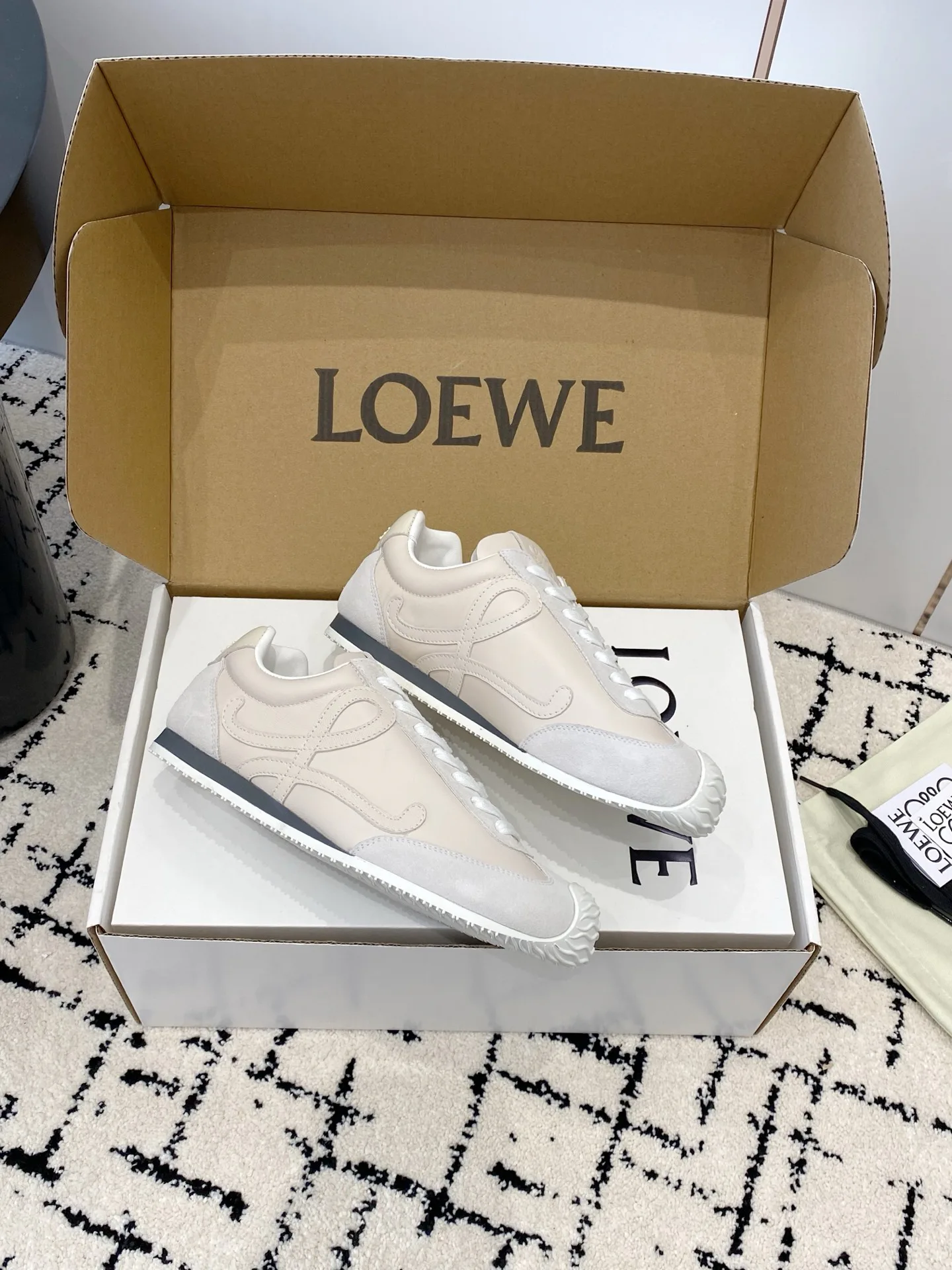 Кроссовки Женские Loewe 18268853