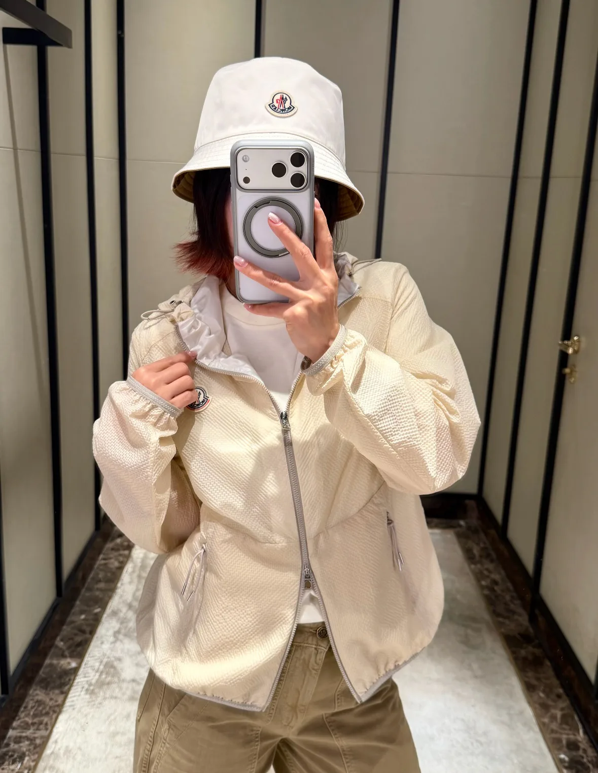 Куртки И Пуховики Женские Moncler 17567580