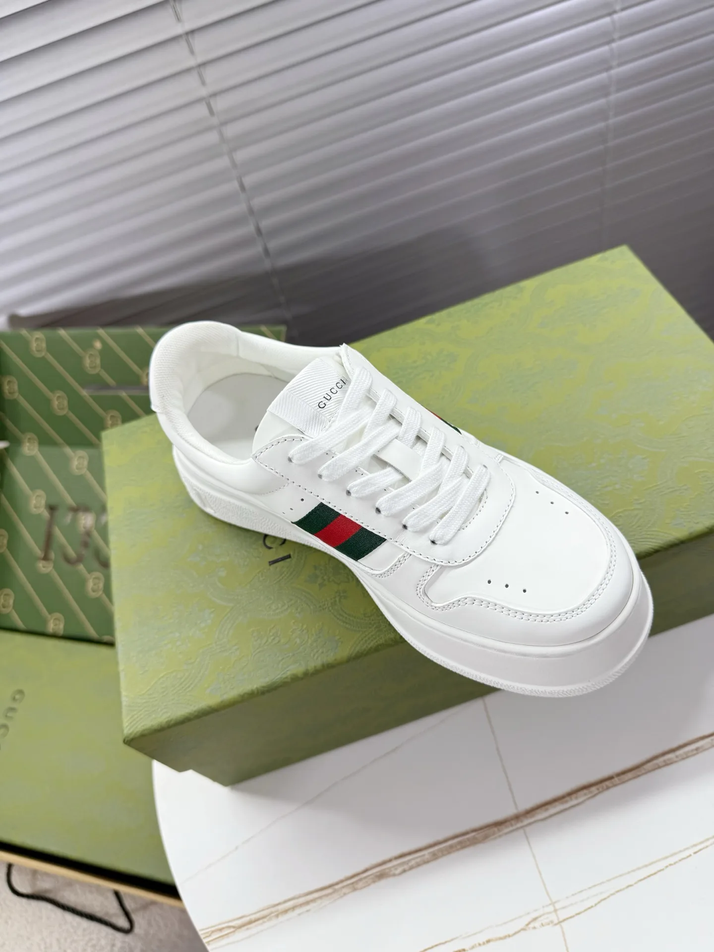 Кроссовки Женские Gucci 18011344