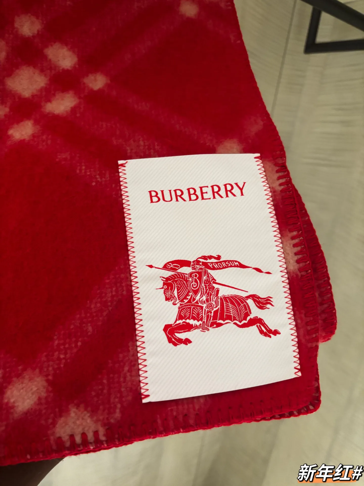 Шарфы Burberry 18507380