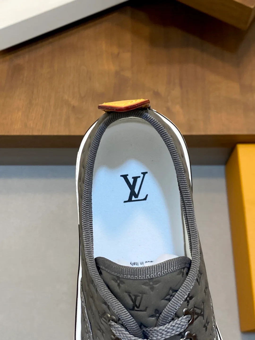 Кроссовки Мужские Louis Vuitton 18707524