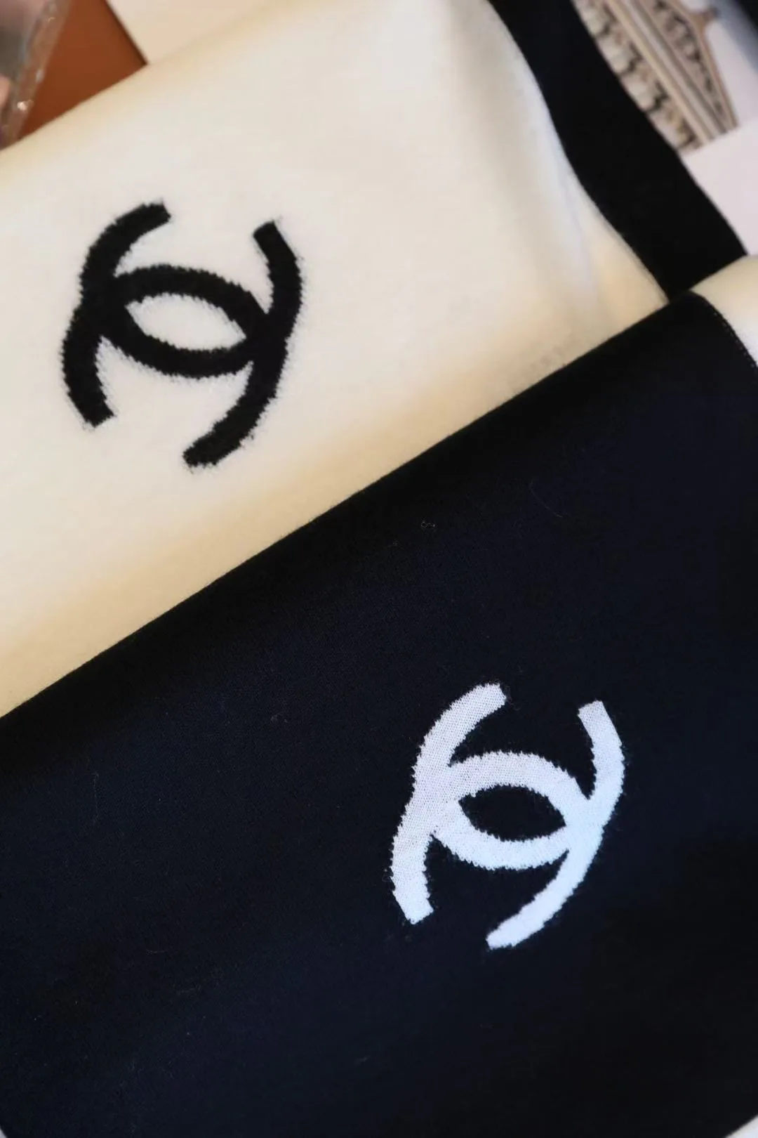 Шарфы Chanel 18127779