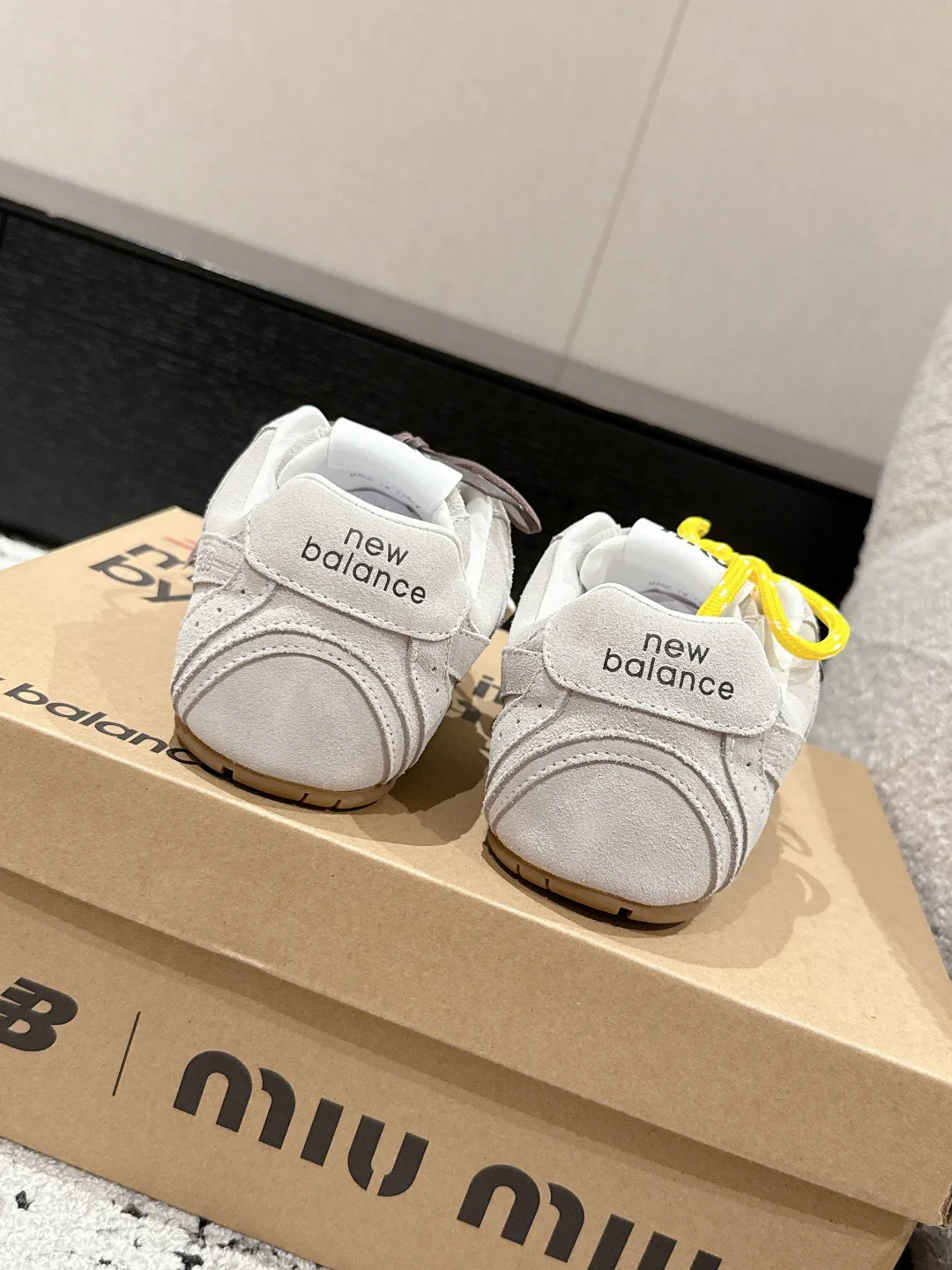 Кроссовки Женские Miu Miu 18409628