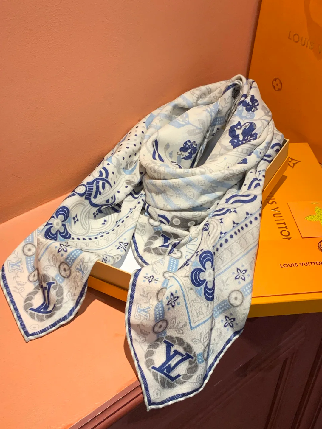 Шарфы Louis Vuitton 895231