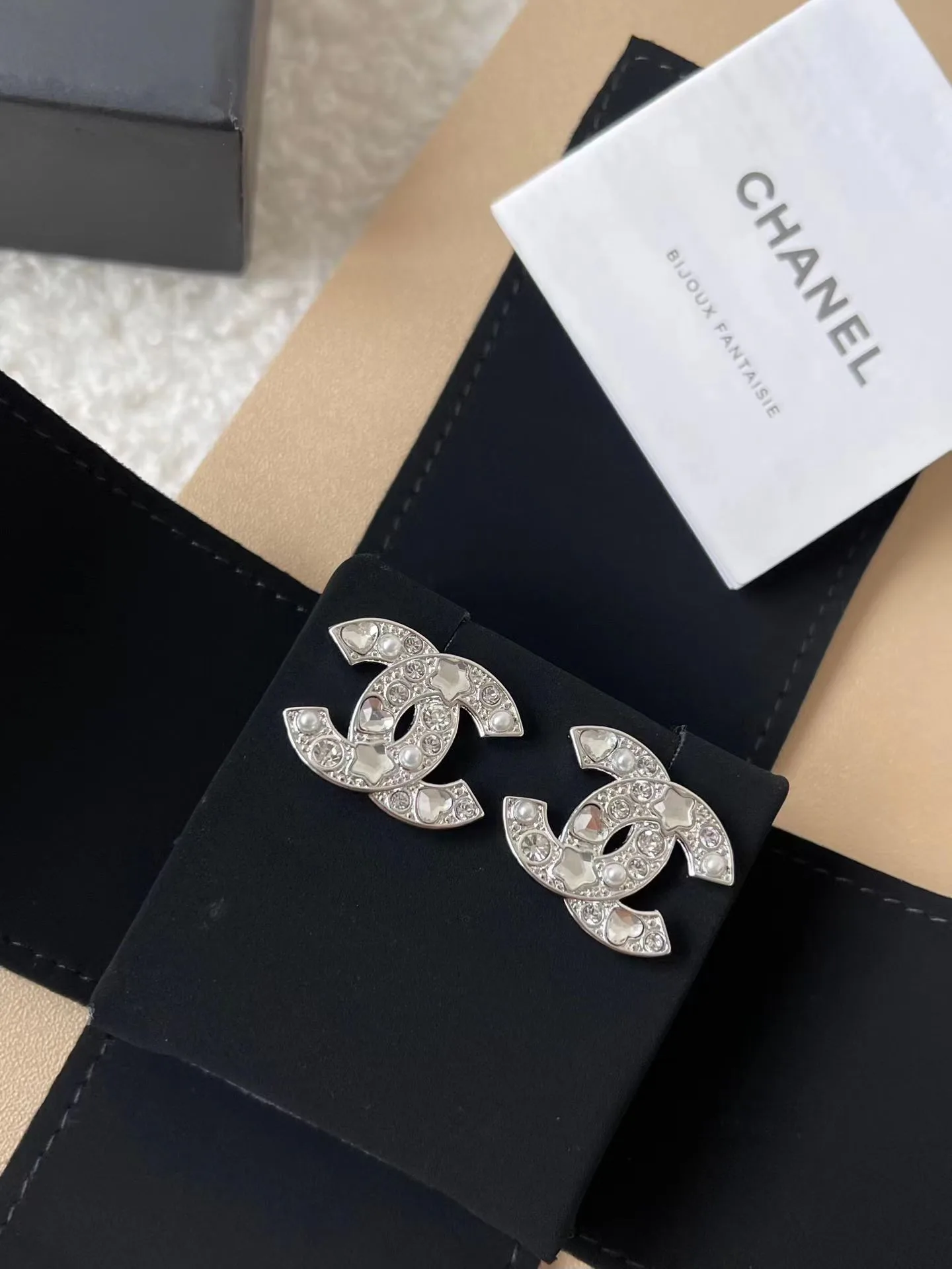 Бижутерия Chanel 1302358