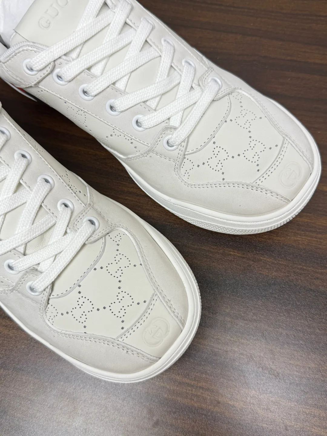Кроссовки Женские Gucci 18943071