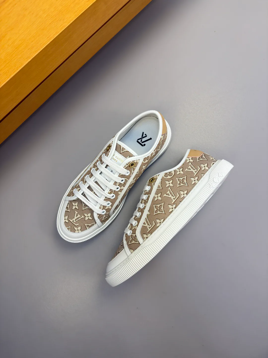 Кроссовки Женские Louis Vuitton 17368538