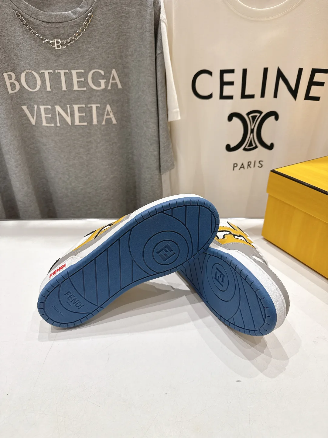 Кроссовки Женские Fendi 17908431