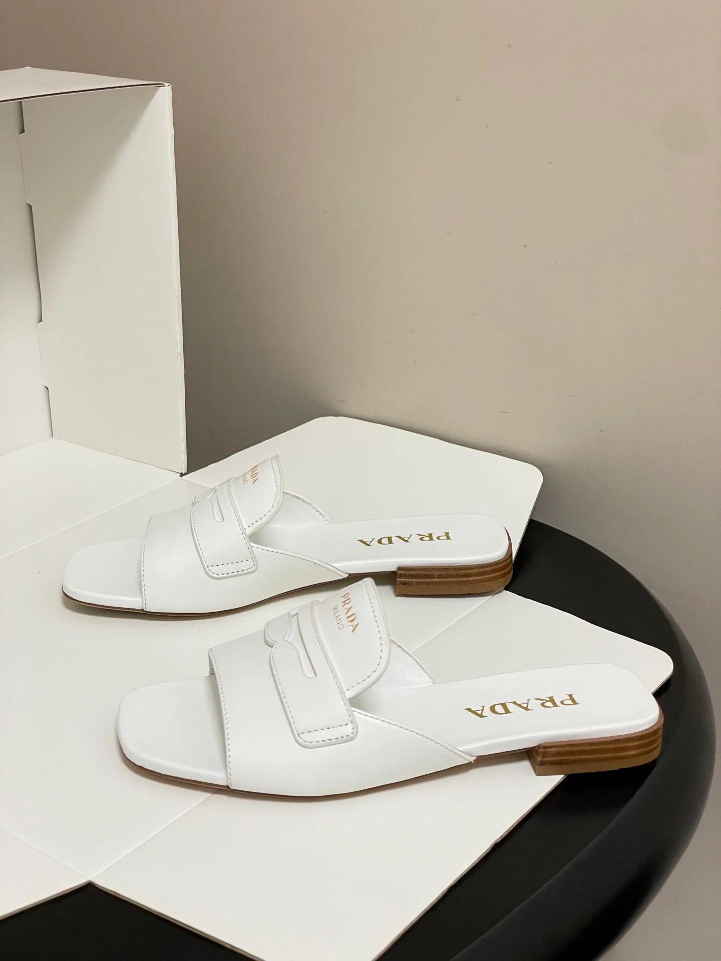Босоножки Женские Prada 11680141