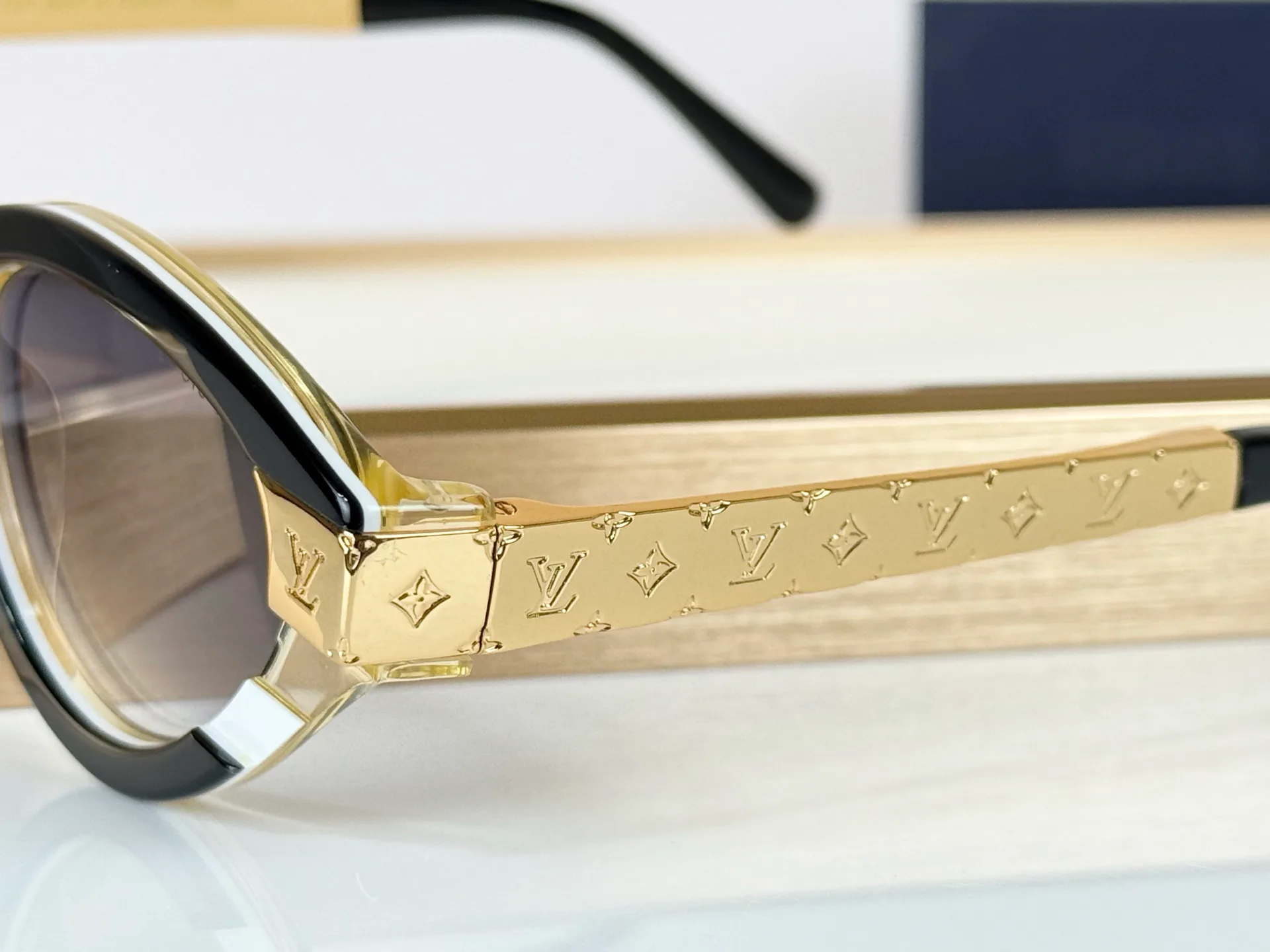 Очки Louis Vuitton 18118329
