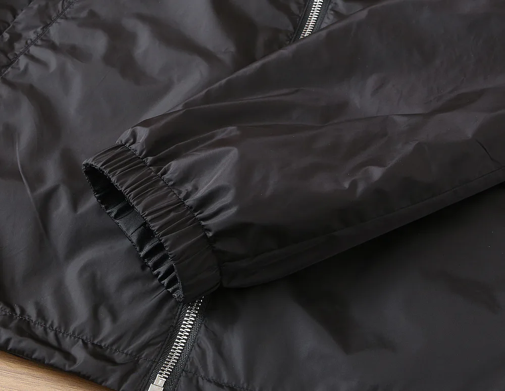 Куртки И Пуховики Мужские Moncler 11011003