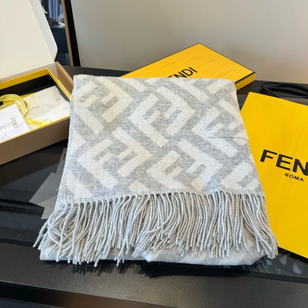 Пальто Женские Fendi 18627253