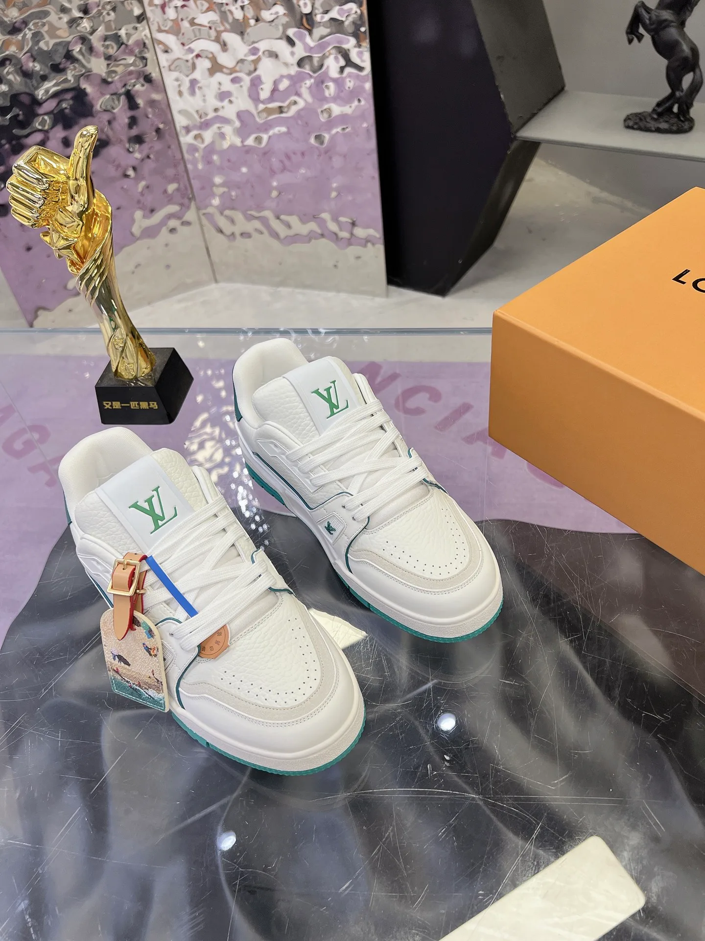 Кроссовки Женские Louis Vuitton 17635607