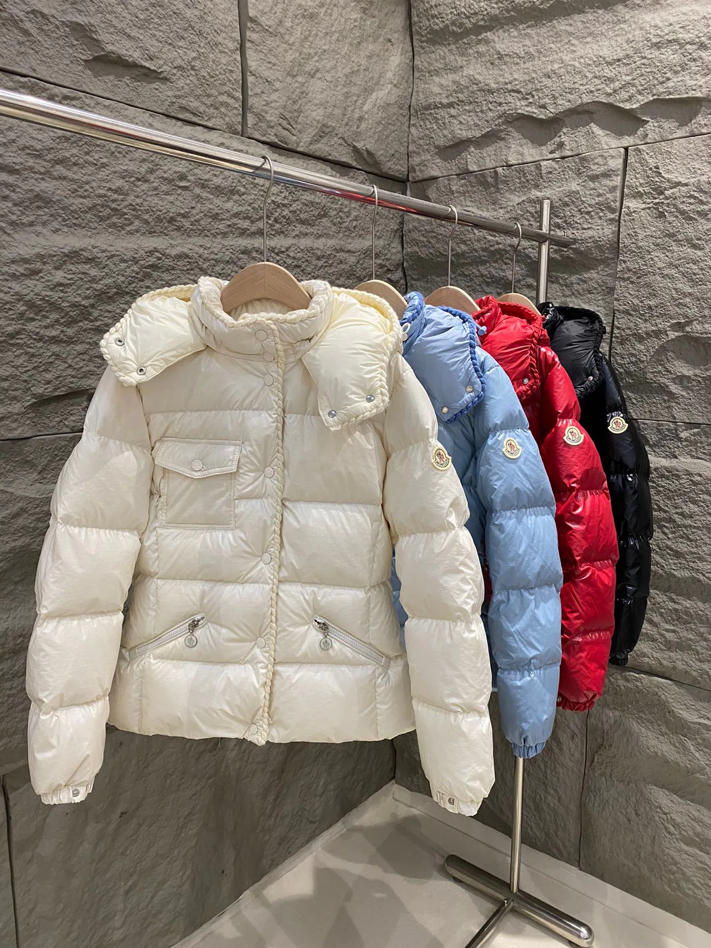 Куртки И Пуховики Женские Moncler 18326244