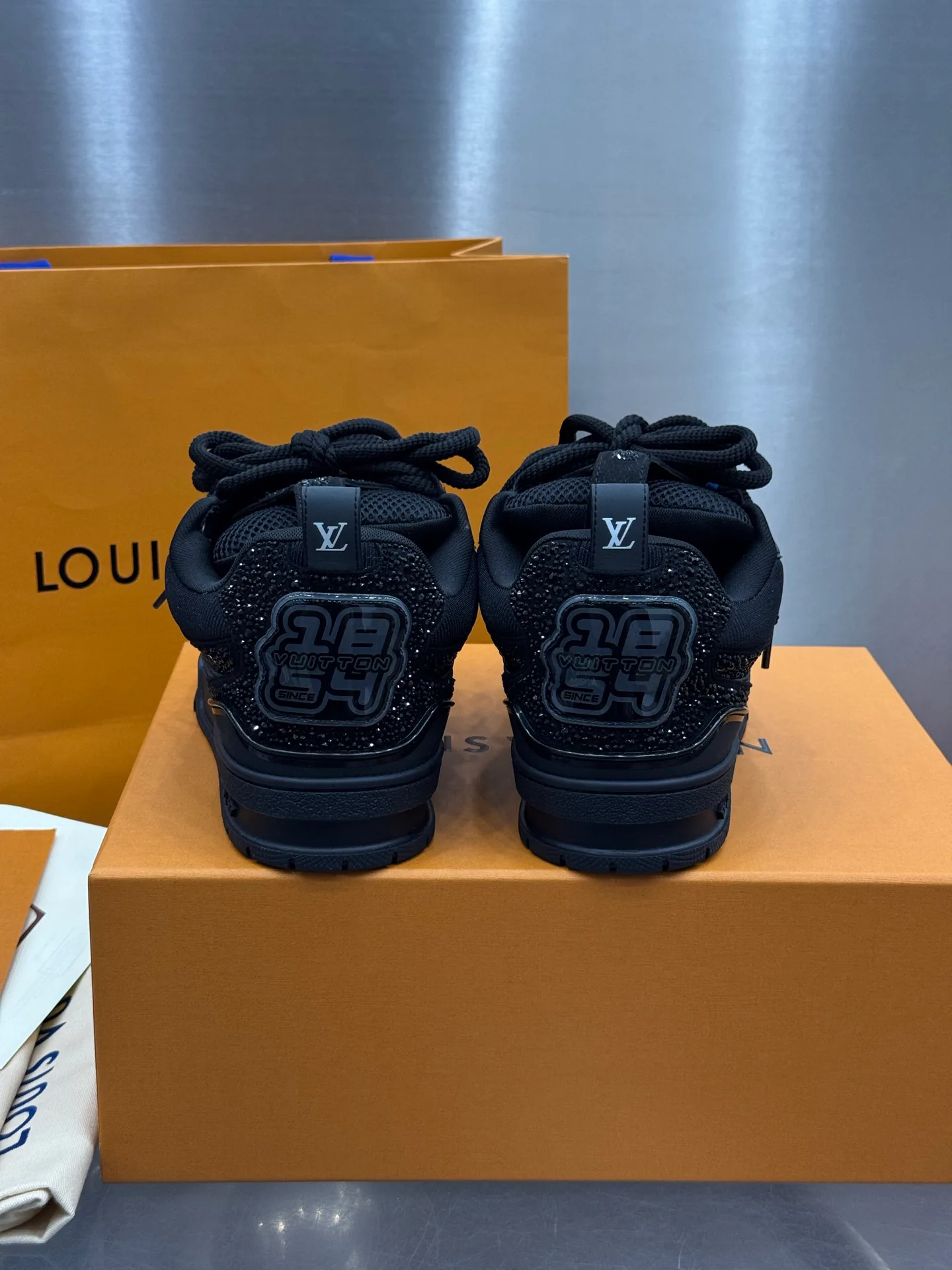 Кроссовки Мужские Louis Vuitton 19073413