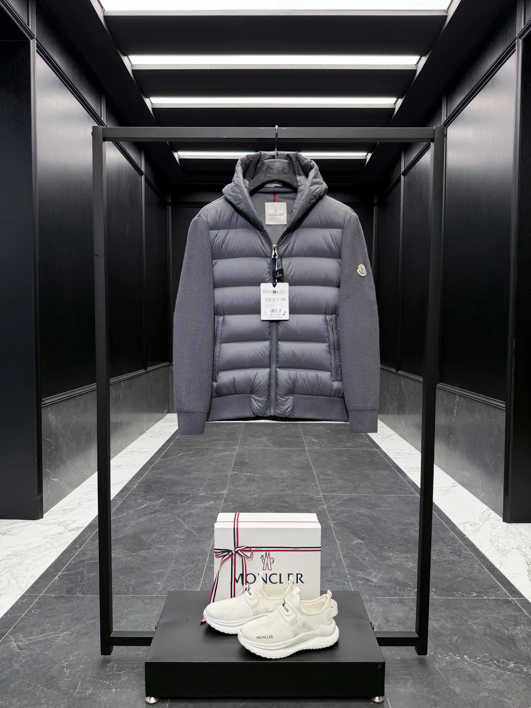 Куртки И Пуховики Мужские Moncler 18184549