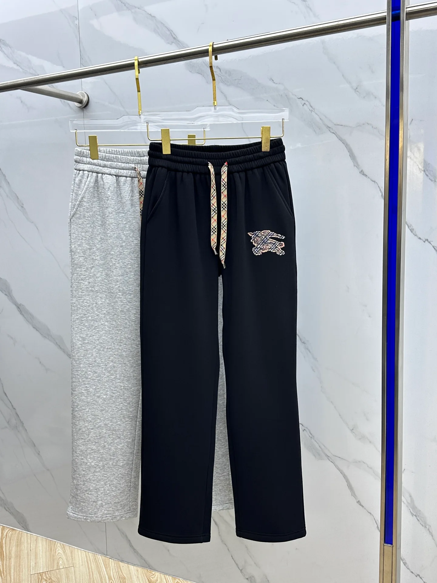 Брюки Мужские Burberry 18246683