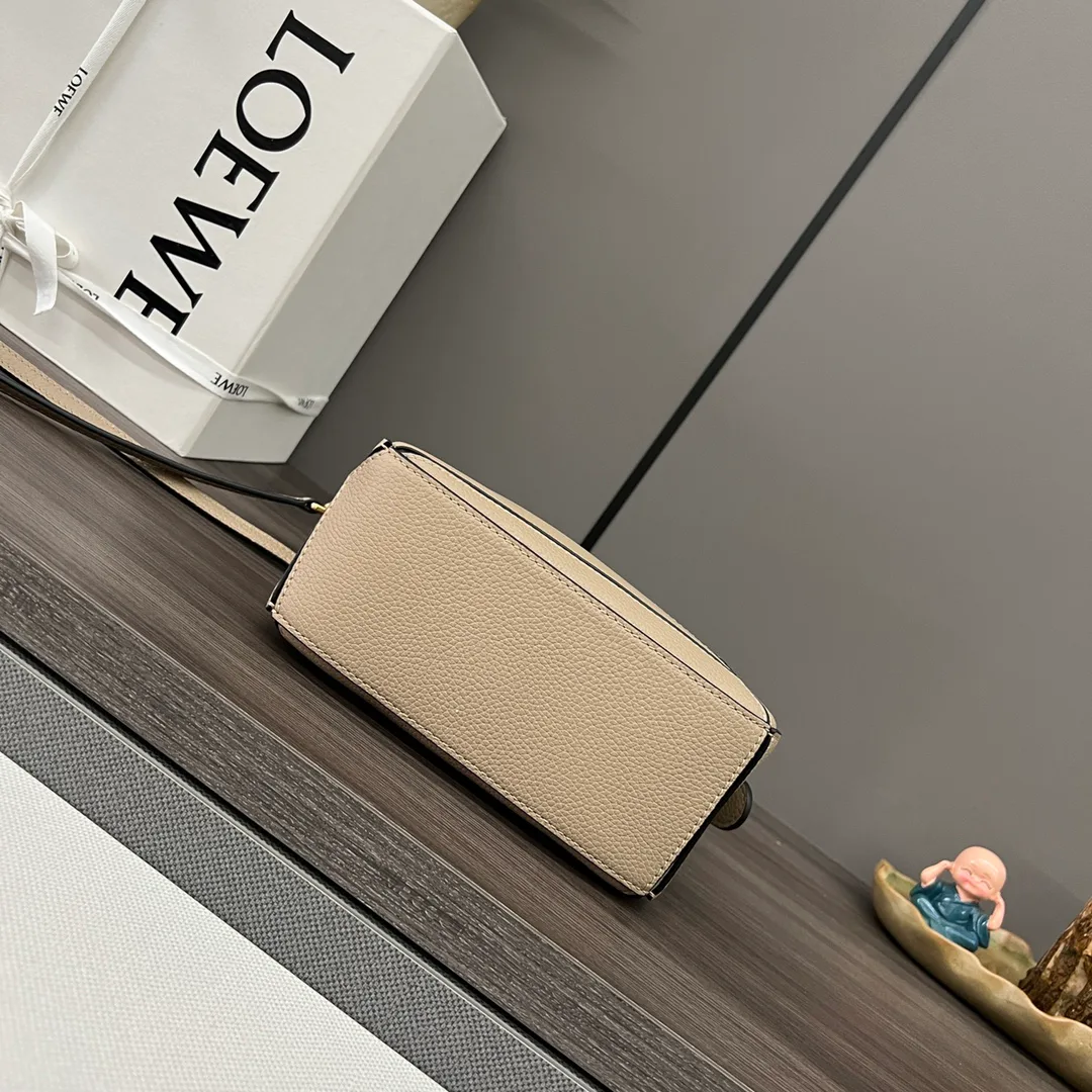 Клатчи Женские Loewe 13401816