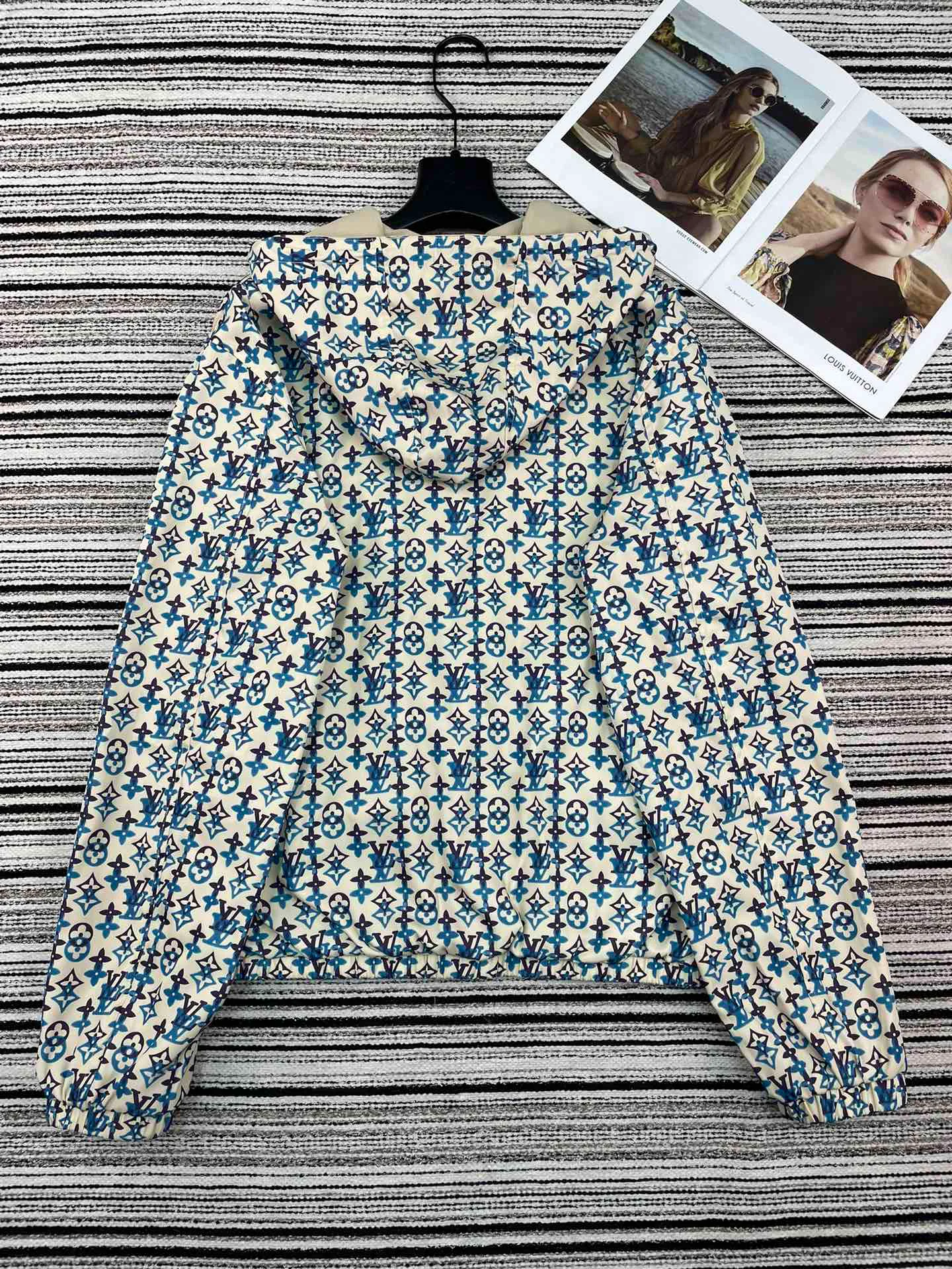 Куртки И Пуховики Женские Louis Vuitton 5895970