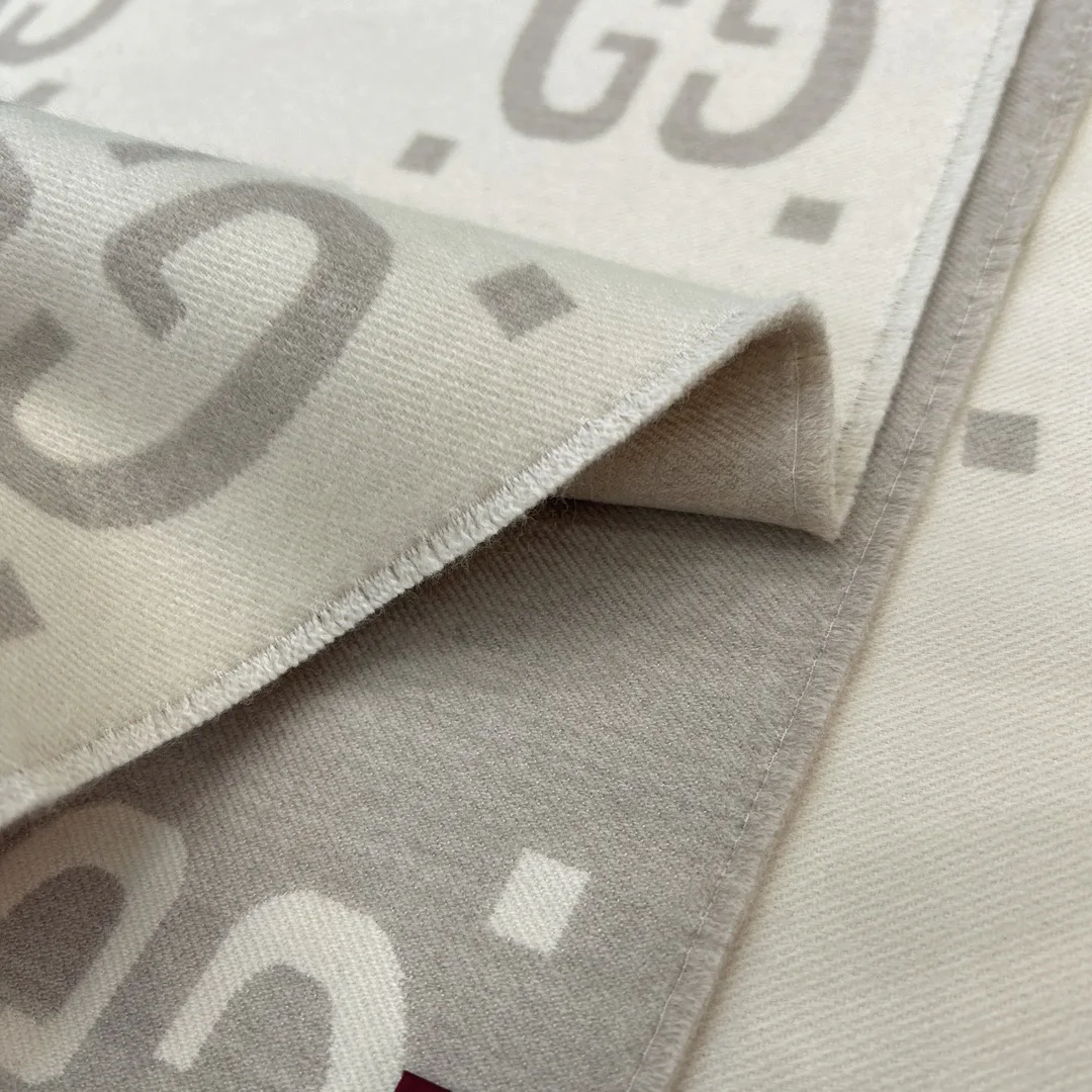 Шарфы Gucci 688996