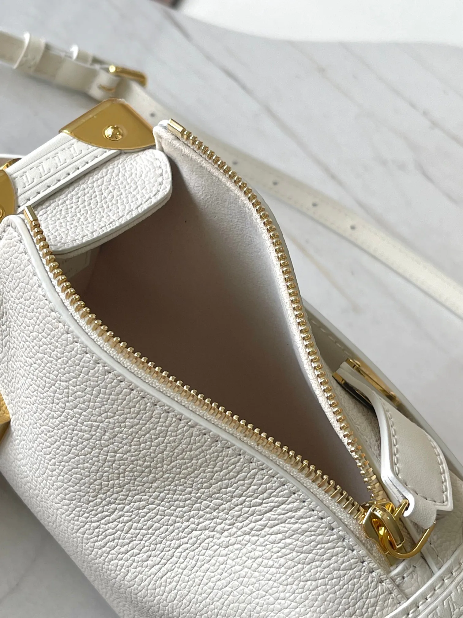 Сумки На Ремне Женские Louis Vuitton 18170491
