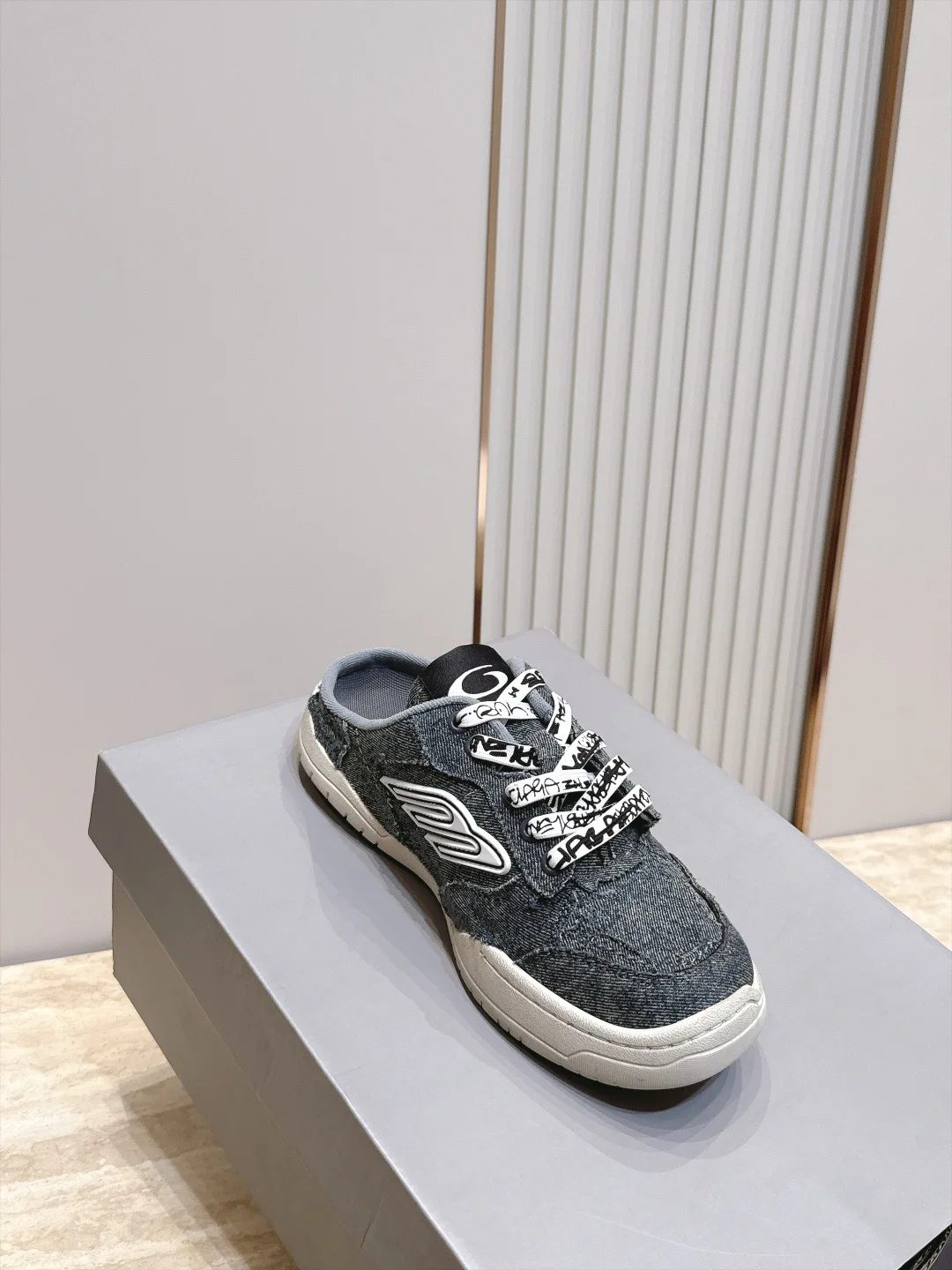 Кроссовки Женские Balenciaga 18926940