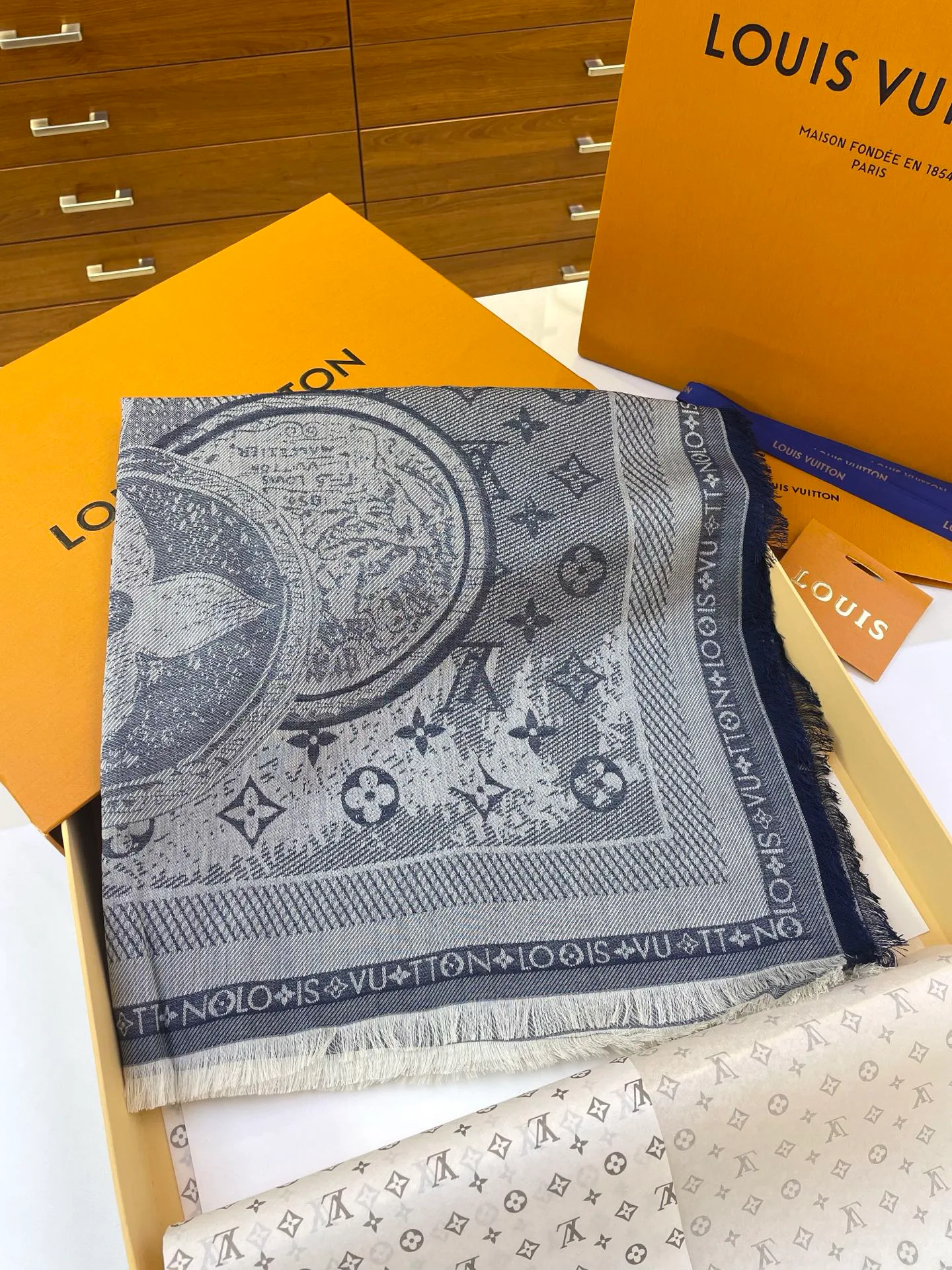 Шарфы Louis Vuitton 468205