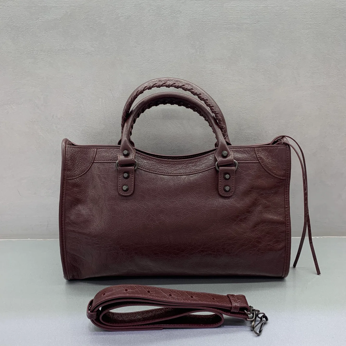 Классические Сумки Женские Balenciaga 18136157