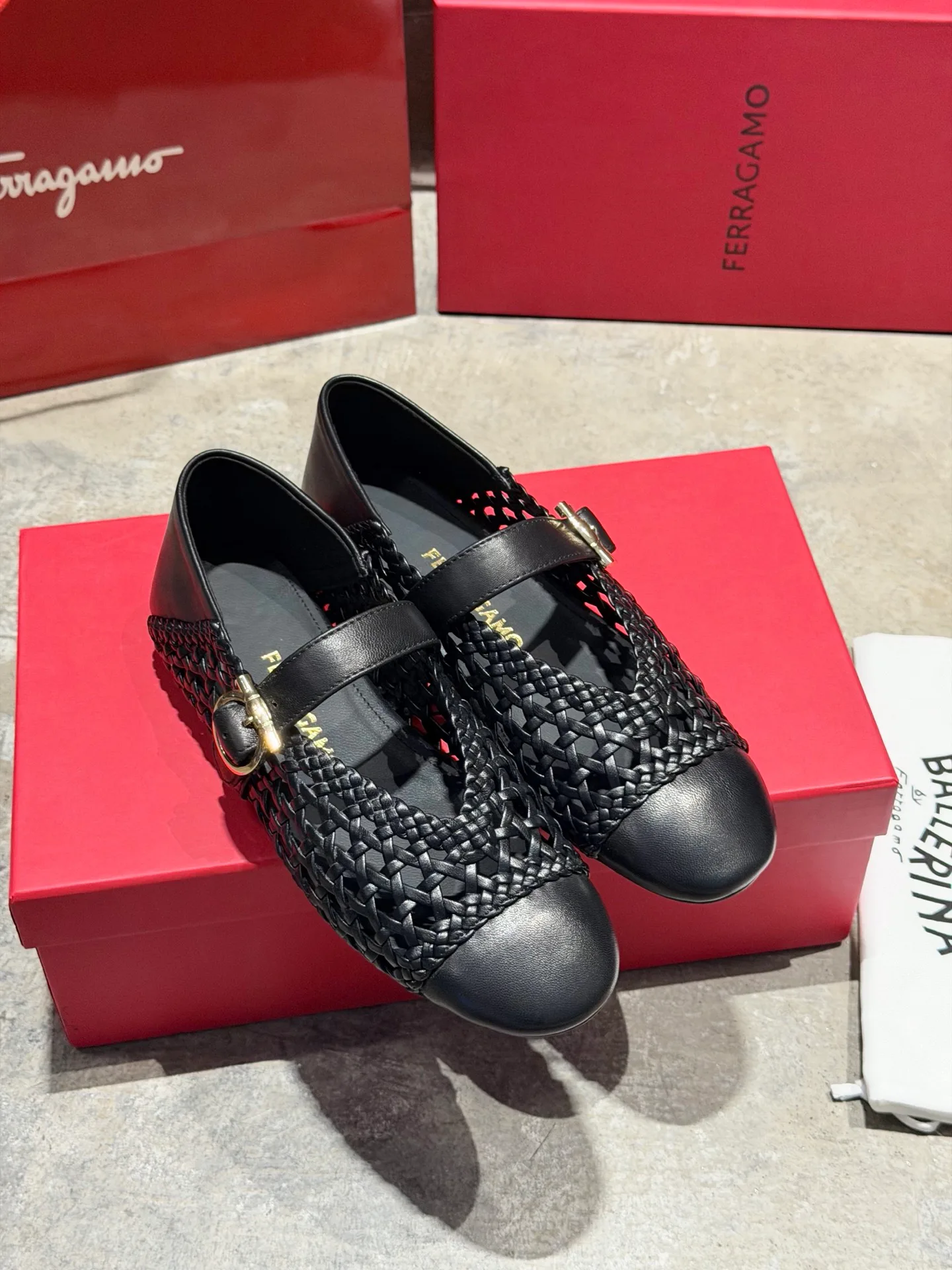 Балетки Женские Salvatore Ferragamo 17642560