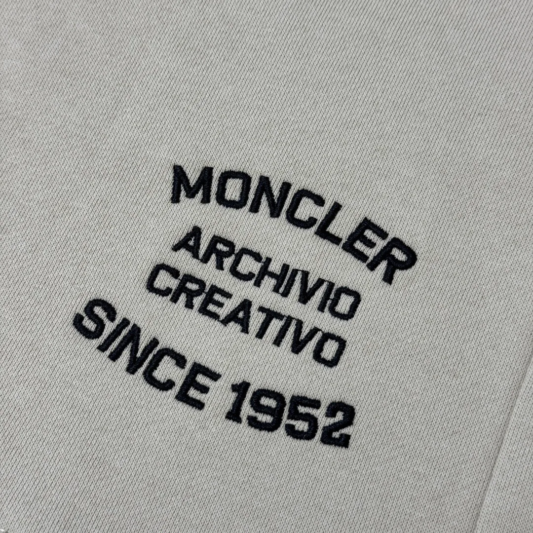 Шорты Женские Moncler 11668074
