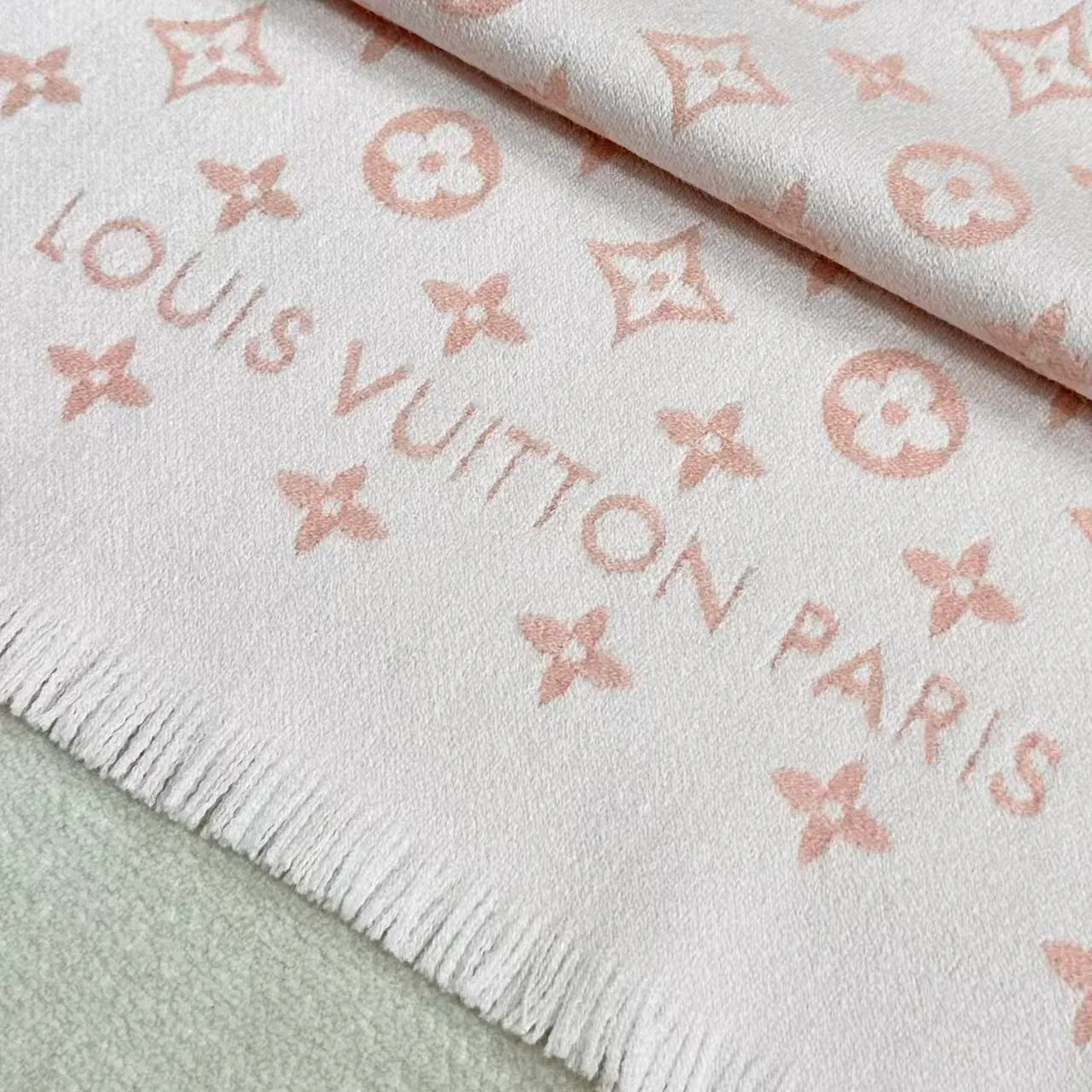 Шарфы Louis Vuitton 18675441