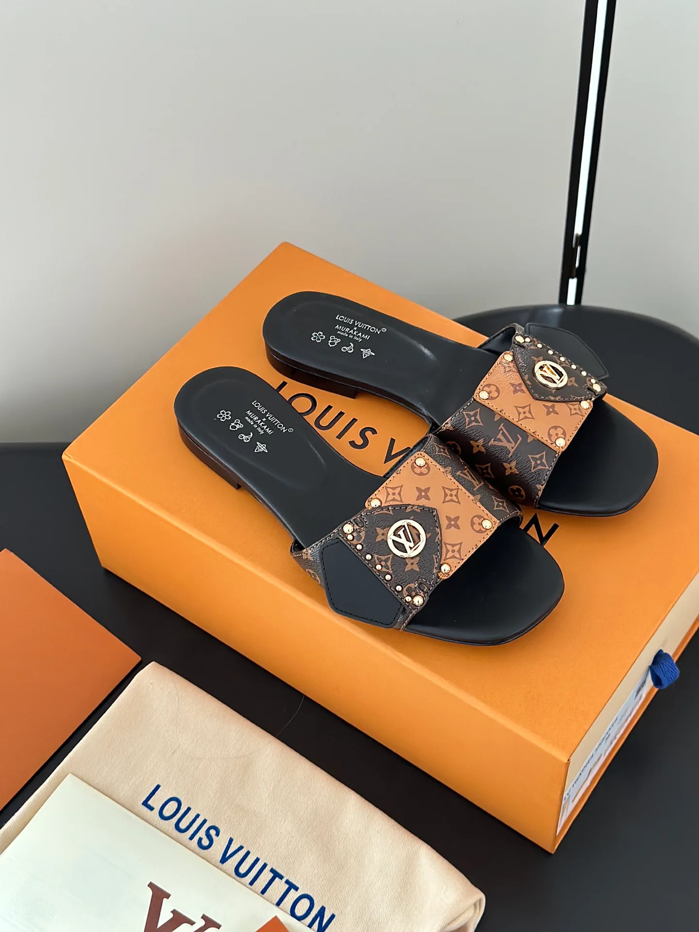 Шлепанцы Женские Louis Vuitton 12798329