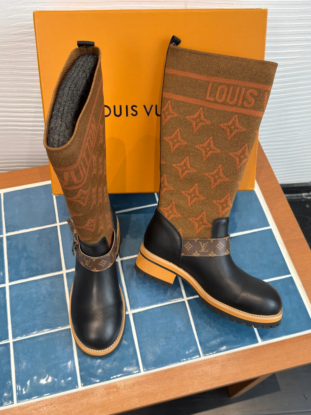 Сапоги Женские Louis Vuitton 18252050