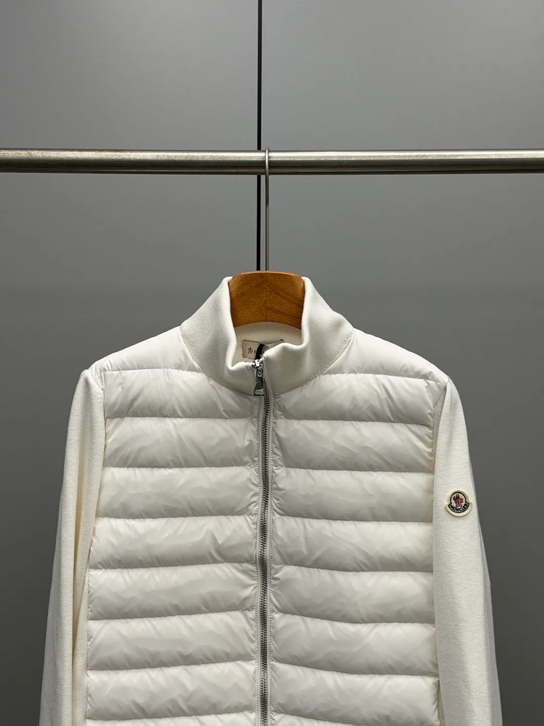Куртки И Пуховики Женские Moncler 19070742