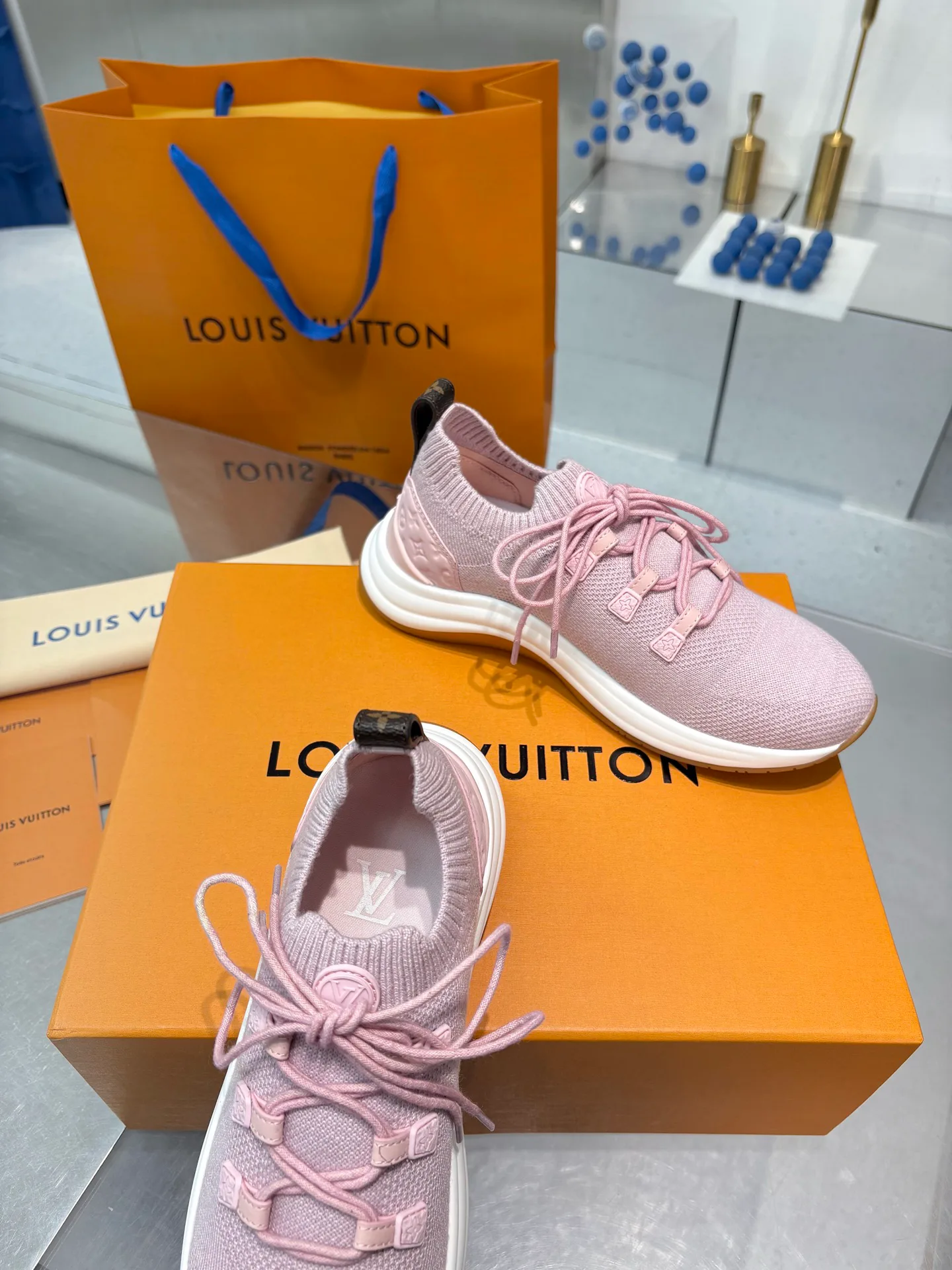 Кроссовки Женские Louis Vuitton 18055137