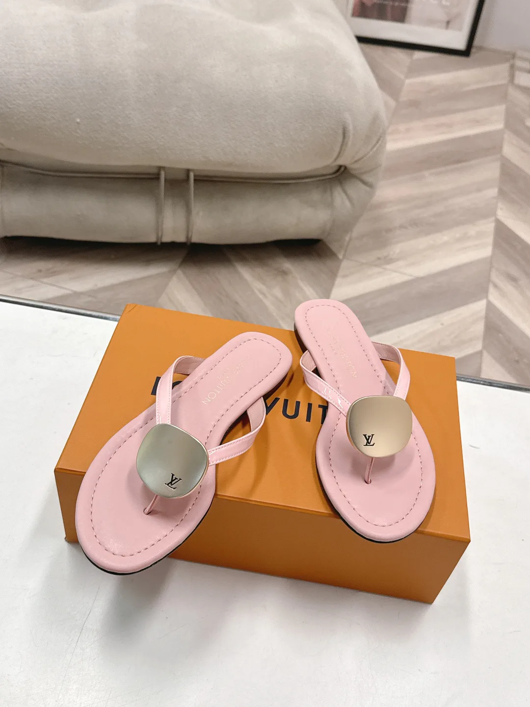 Шлепанцы Женские Louis Vuitton 17578108