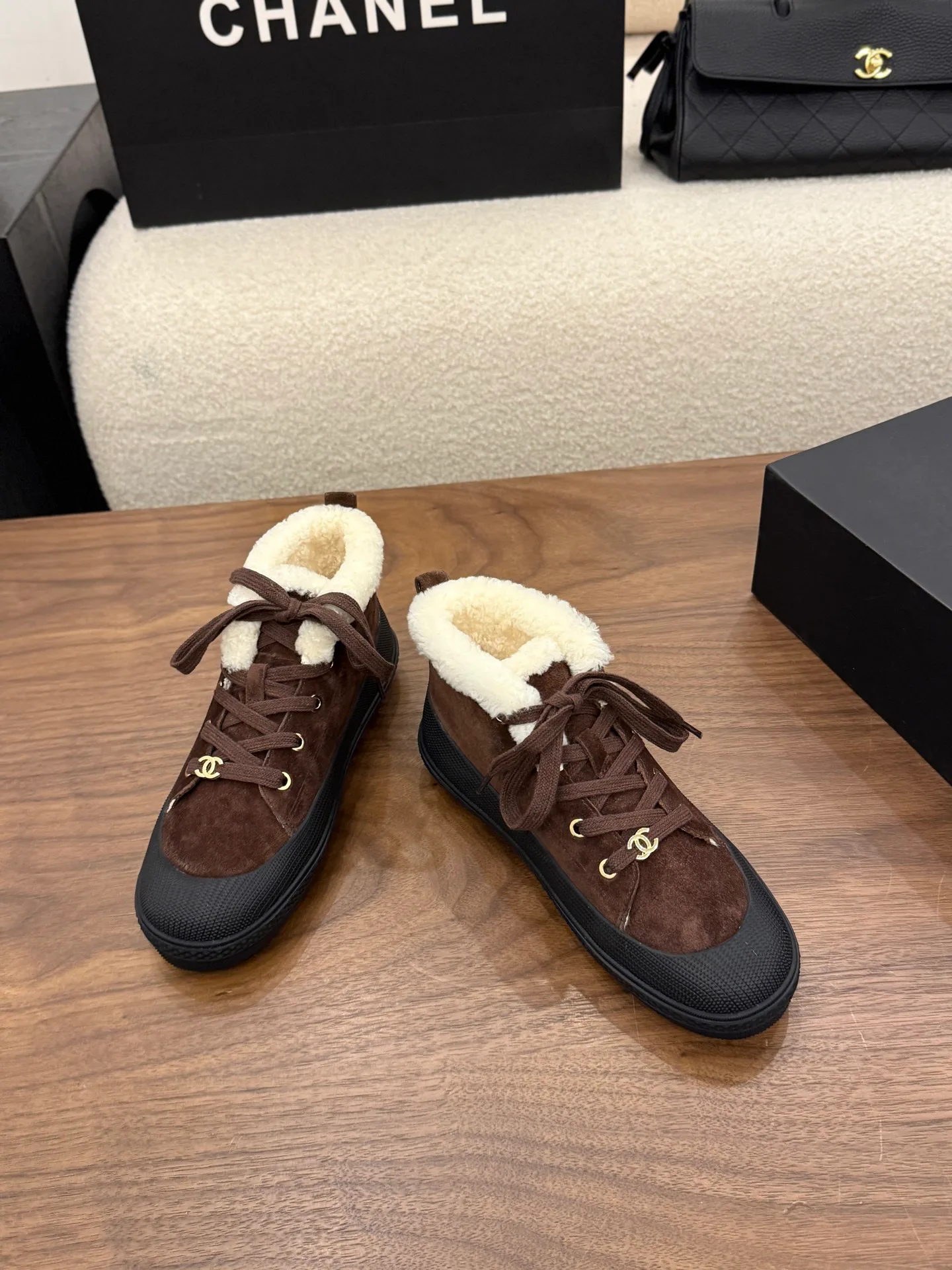 Кроссовки Женские Chanel 19501826